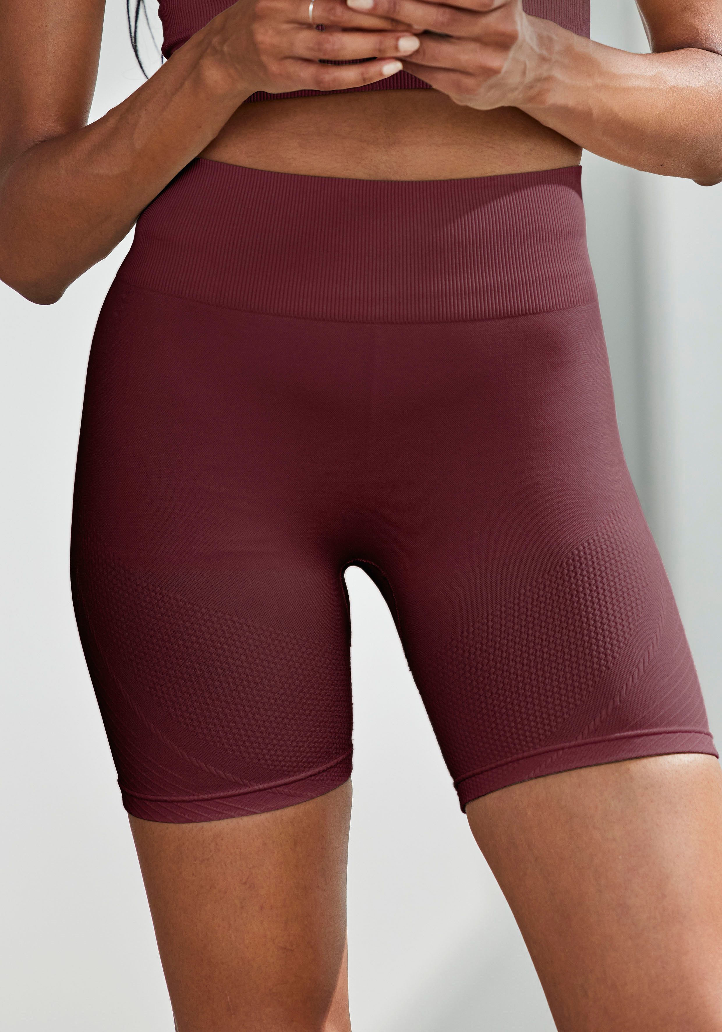 LASCANA Funktionsshorts Po Push Up mit Rippstruktur und Shapingeffekt, Sportshorts