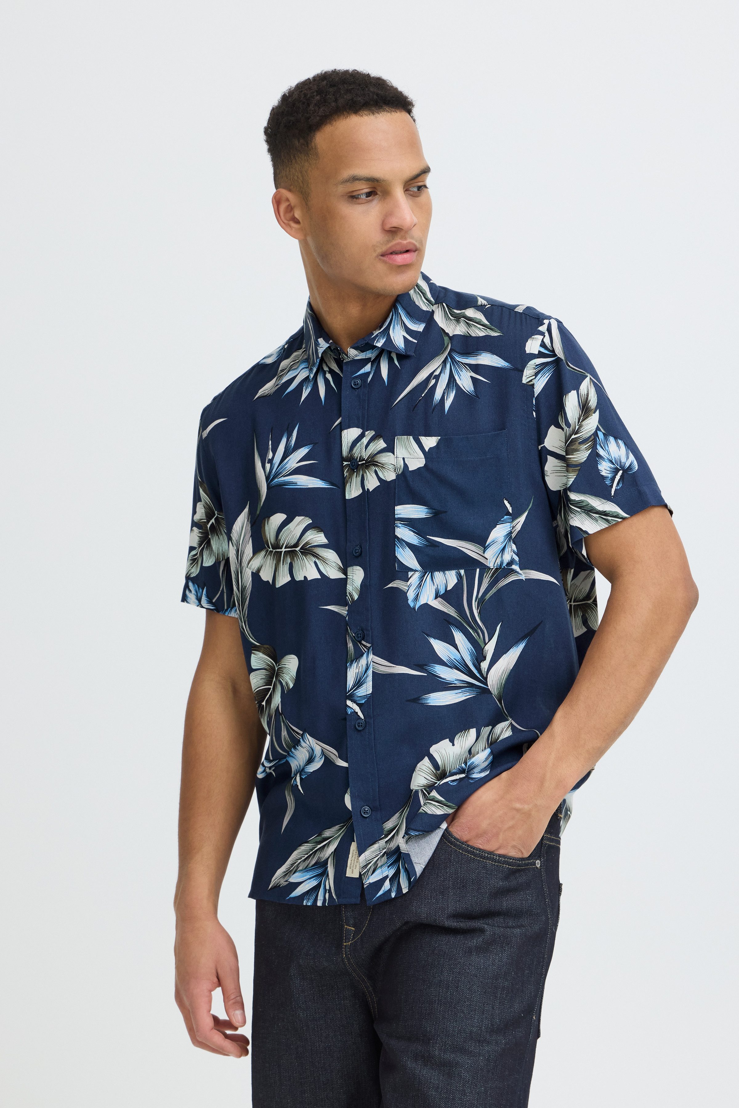 Blend Kurzarmhemd BHAMELO SHIRT PRINT lockere Passform, mit geblümtem Print, aus Viskose