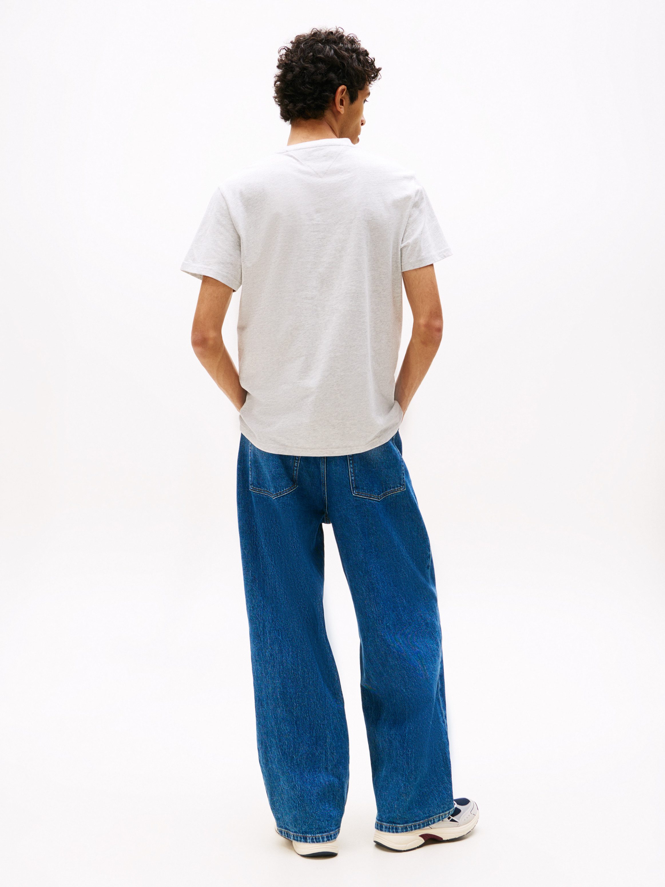 Tommy Jeans T-Shirt TJM SLIM LINEAR CHEST TEE EXT Mit Rundhalsausschnitt – Bild 4 von 5