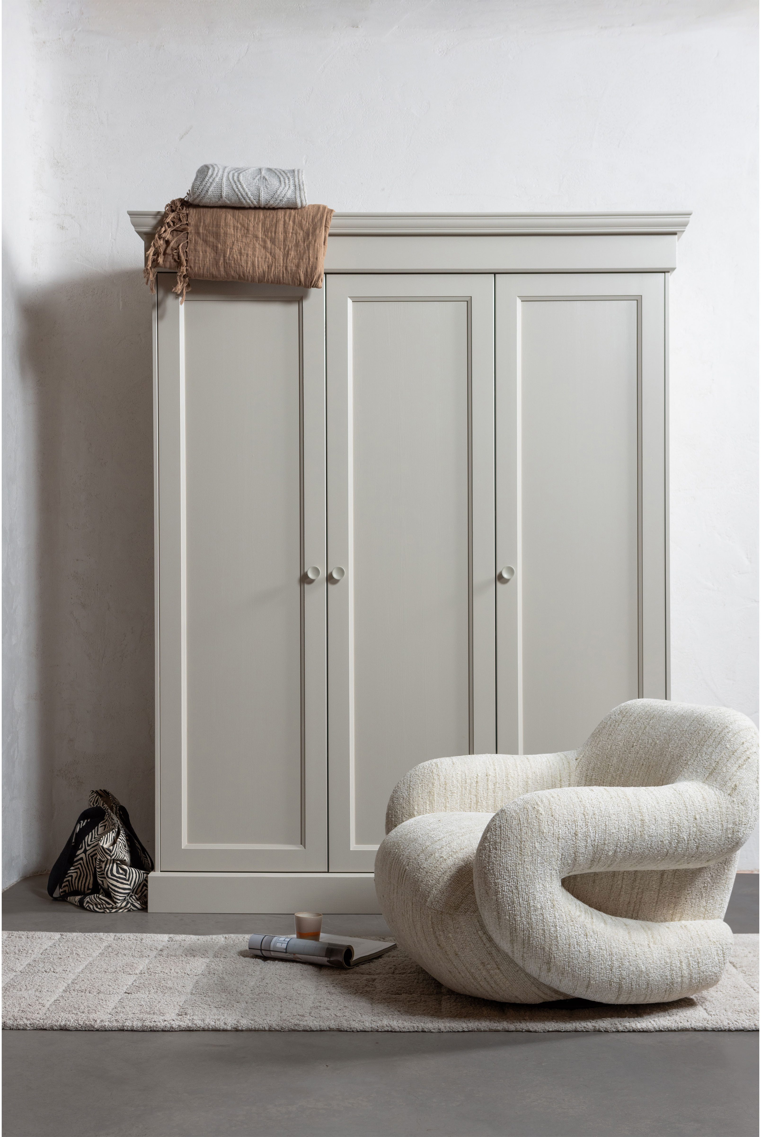 WOOOD Kleiderschrank Olivia FSC®-Kiefernholz mit Hängebereich, H 212 x B 171 x T 63 cm Tragkraft 10 kg pro Boden, Einlegeboden-Optionspakete erhältlich