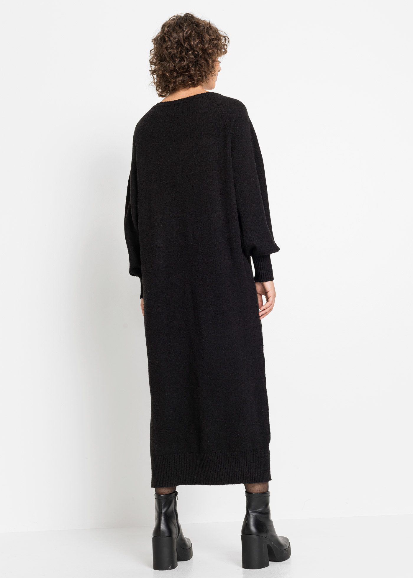 bonprix Strickkleid aus Polyacryl, Polyester und Elasthan, lässig geschnitten, Midilänge