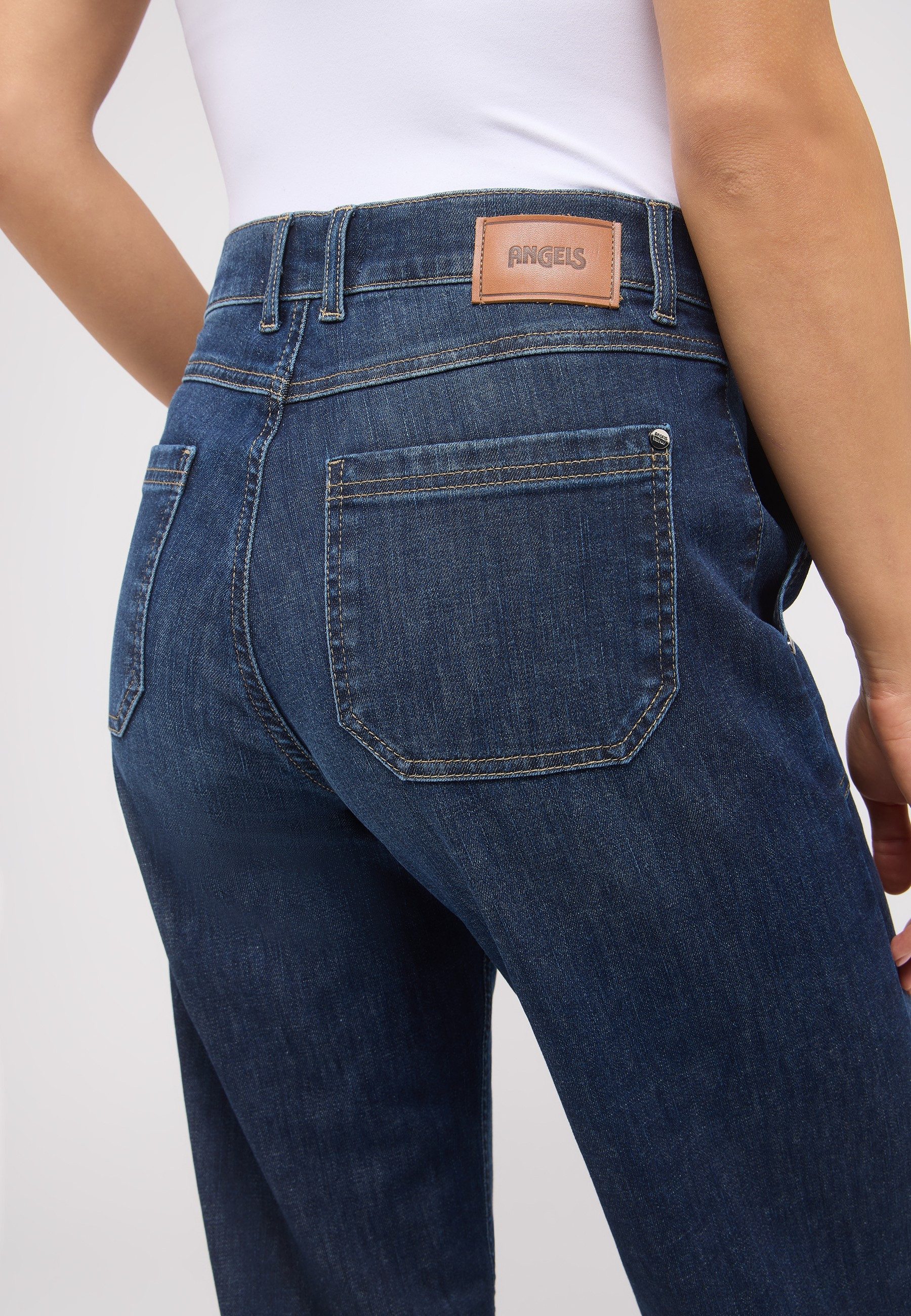ANGELS Relax-fit-Jeans LIZ WORKER mit großen Vordertaschen und Fade-Out Effekten