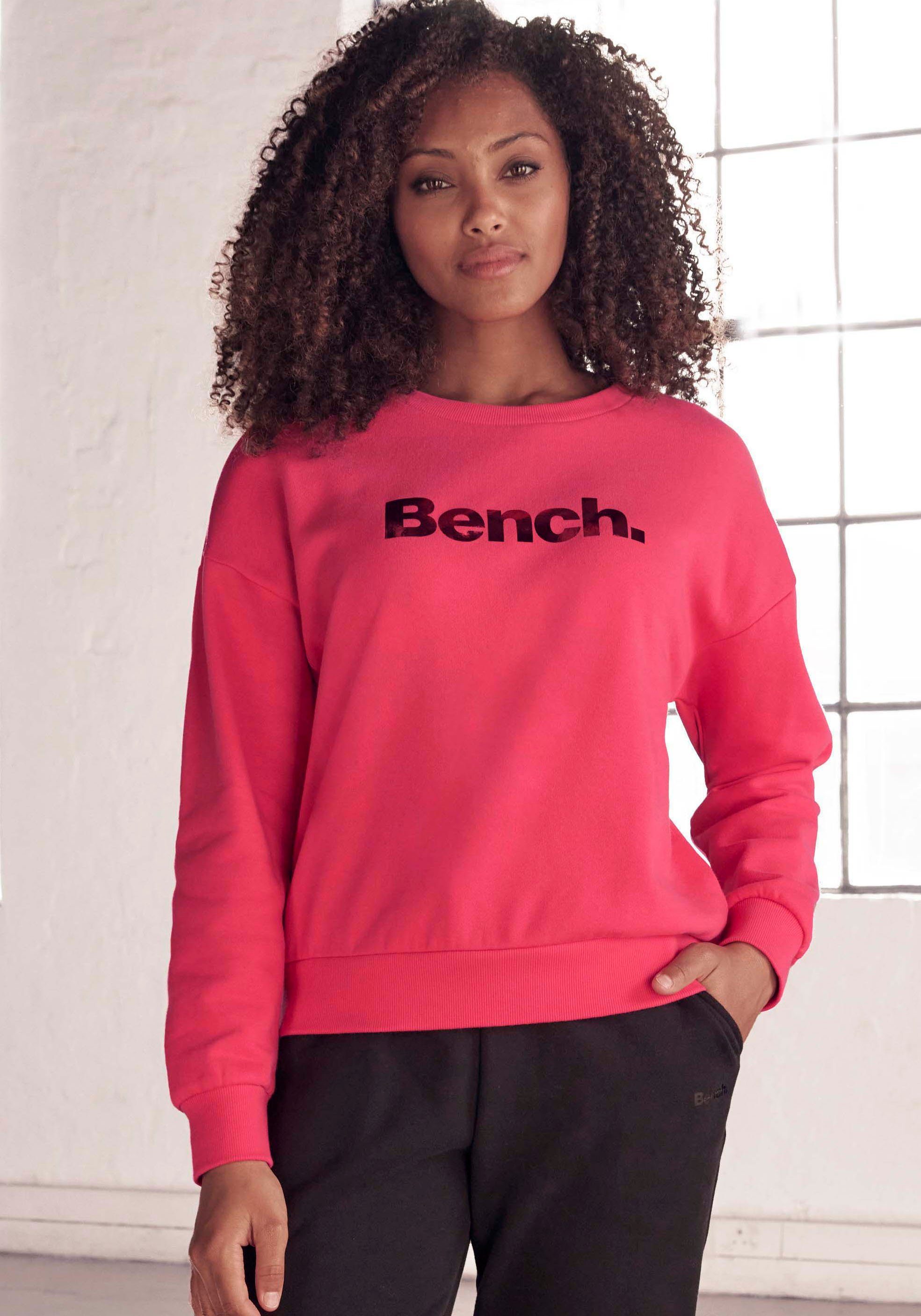 Große Veröffentlichung zum supergünstigen Preis Bench. Loungewear Sweatshirt Loungeanzug -Loungeshirt Loungewear, glänzendem mit Logodruck