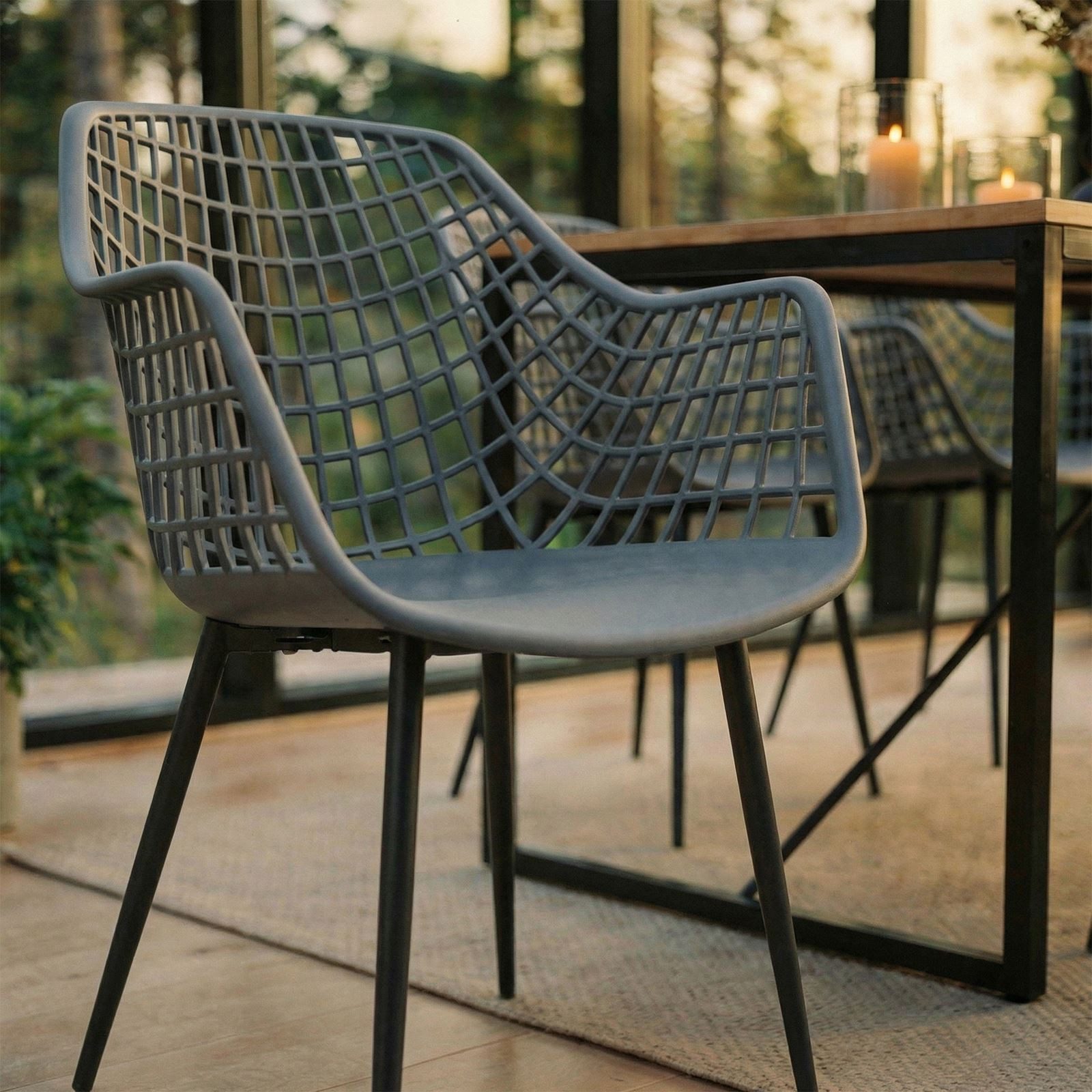 IDIMEX Gartenstuhl LUCIA (4 St), Schalenstuhl aus Kunststoff mit Armlehne, Metallbeine, Dunkelgrau