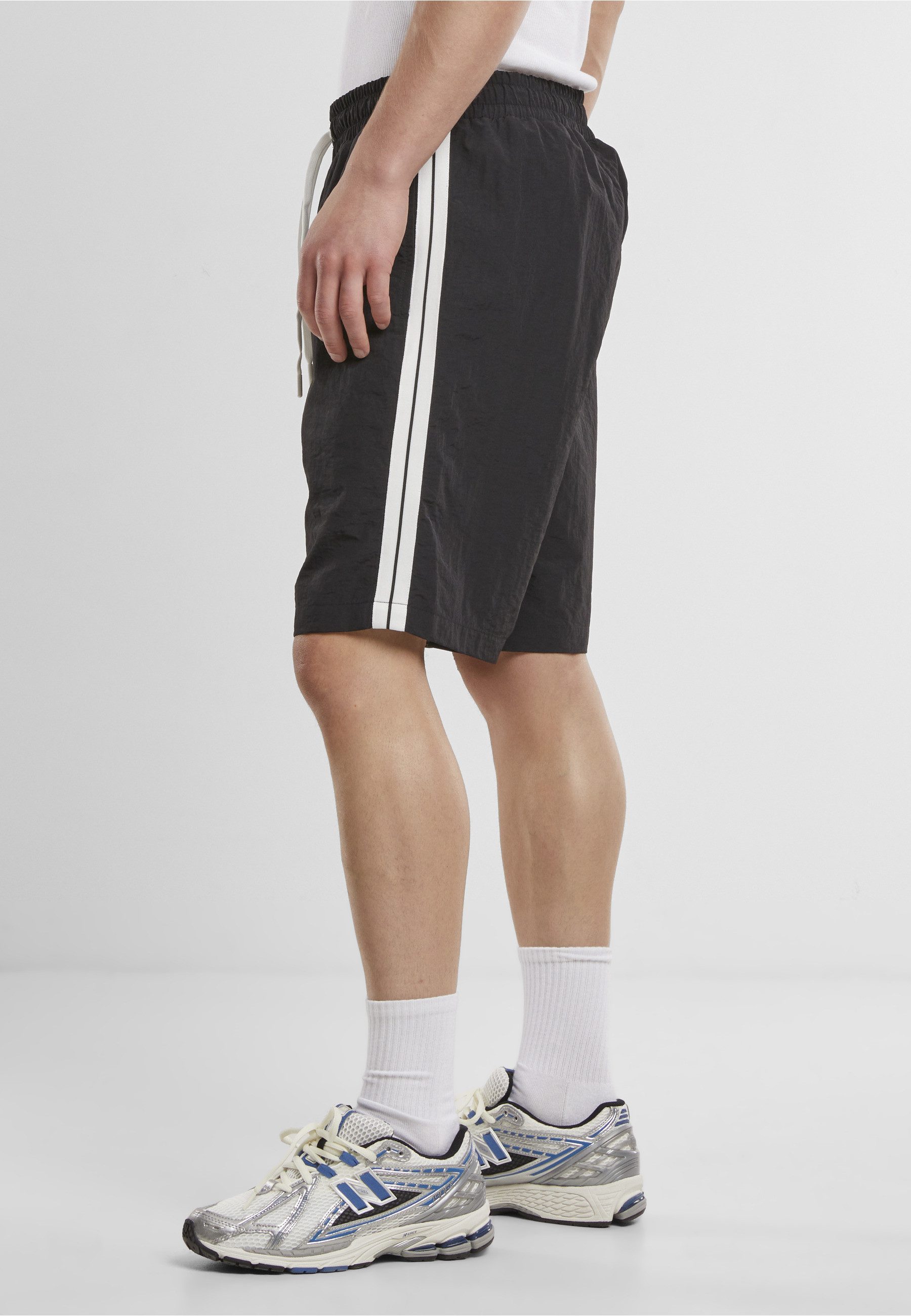 URBAN CLASSICS Badeshorts Urban Classics Board Shorts With Patched Stripe – Bild 4 von 5