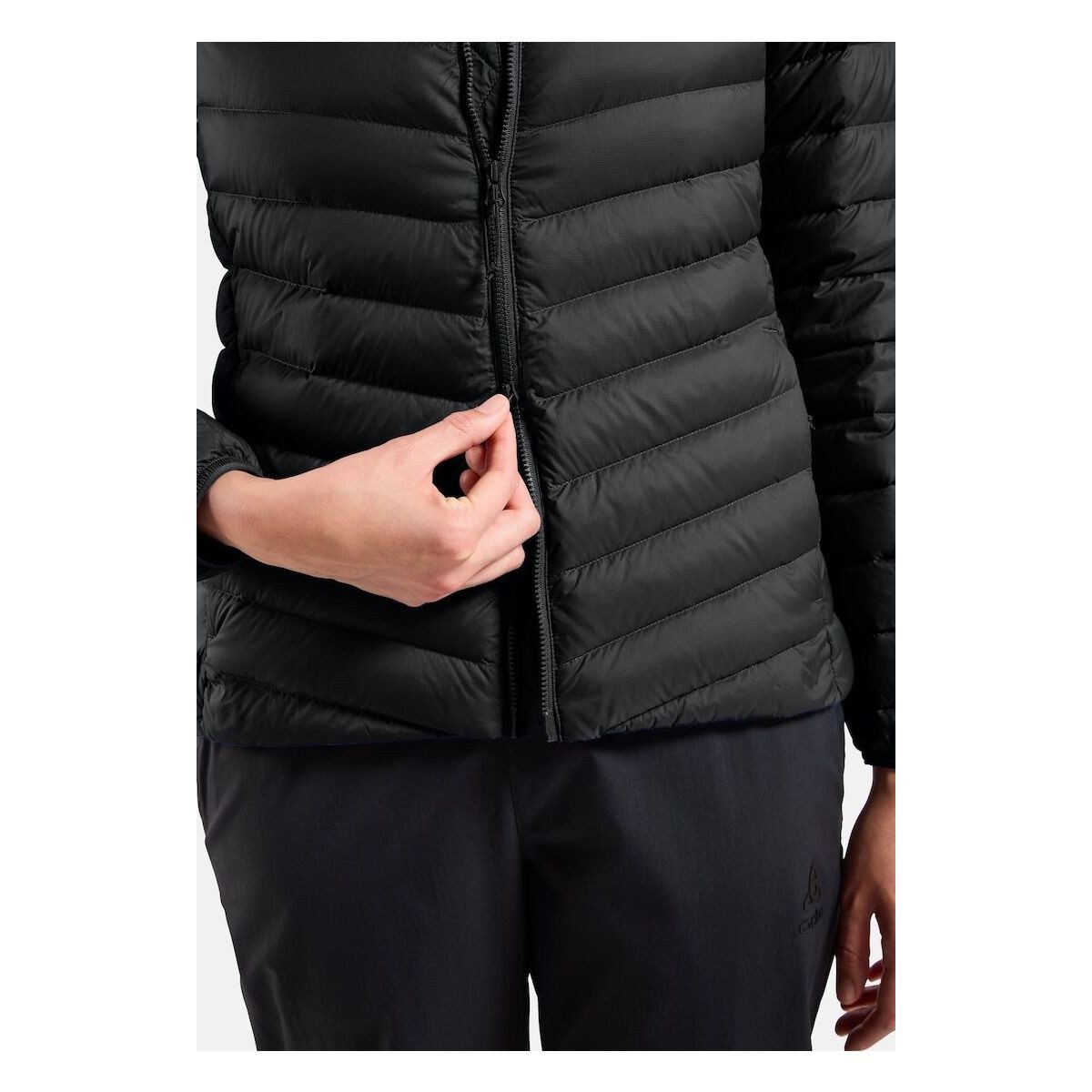 Odlo Outdoorjacke X-alp Packable Down Leichte, wärmende Damenjacke mit recycelter Daunenfüllung, ideal für
