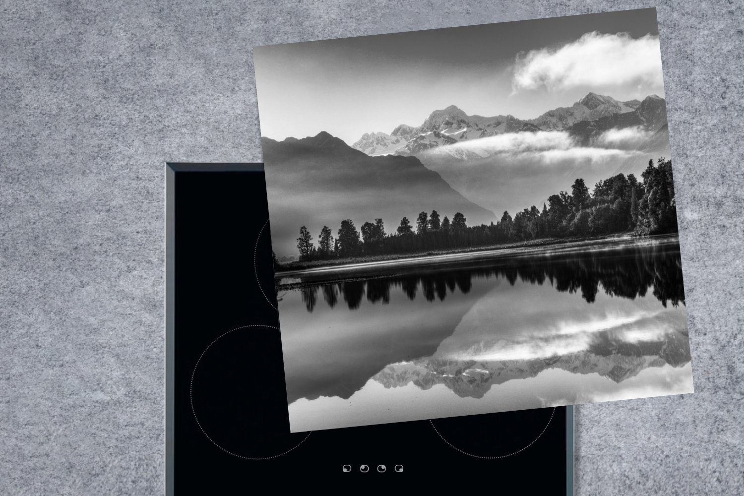 Berg, Ceranfeldabdeckung, - 78x78 Vinyl, Neuseeland für tlg), Herdblende-/Abdeckplatte Reflexion MuchoWow Arbeitsplatte - küche cm, (1