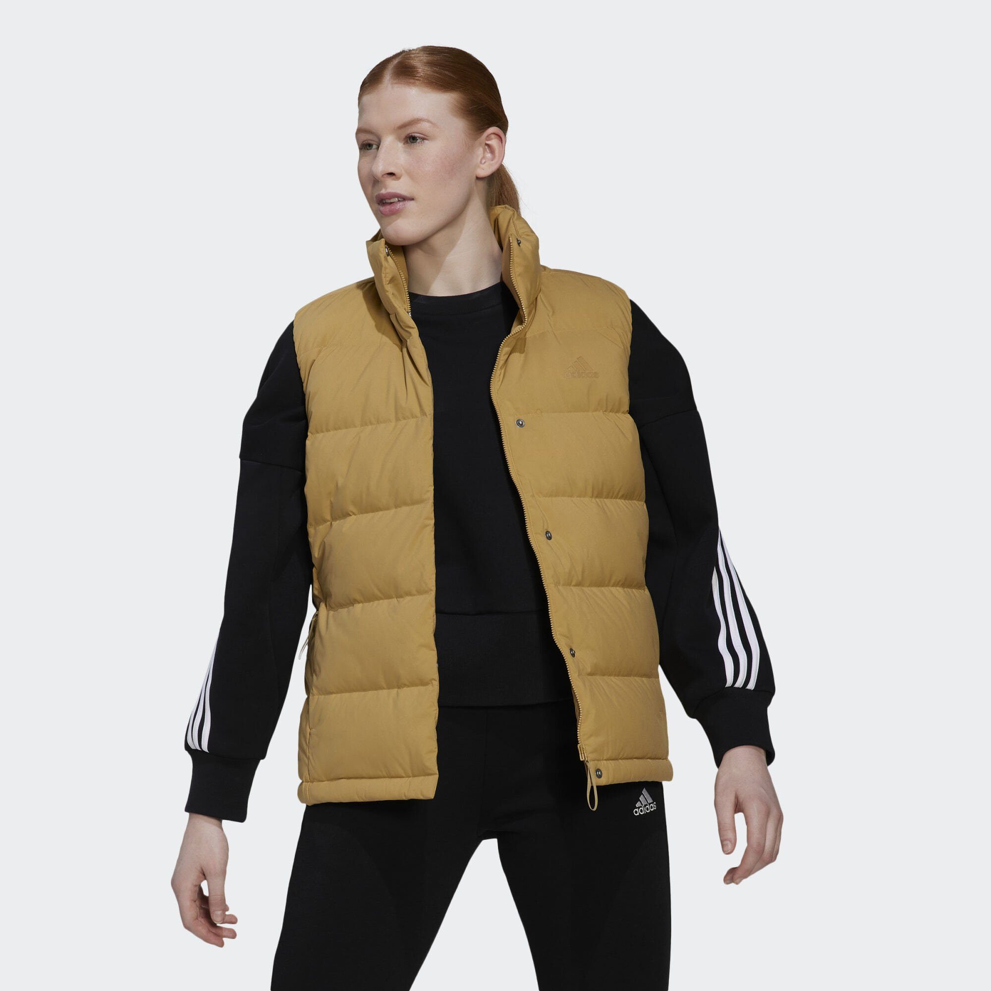 Beförderungsaussichten adidas Sportswear Winterjacke HELIONIC DAUNENWESTE Golden Beige