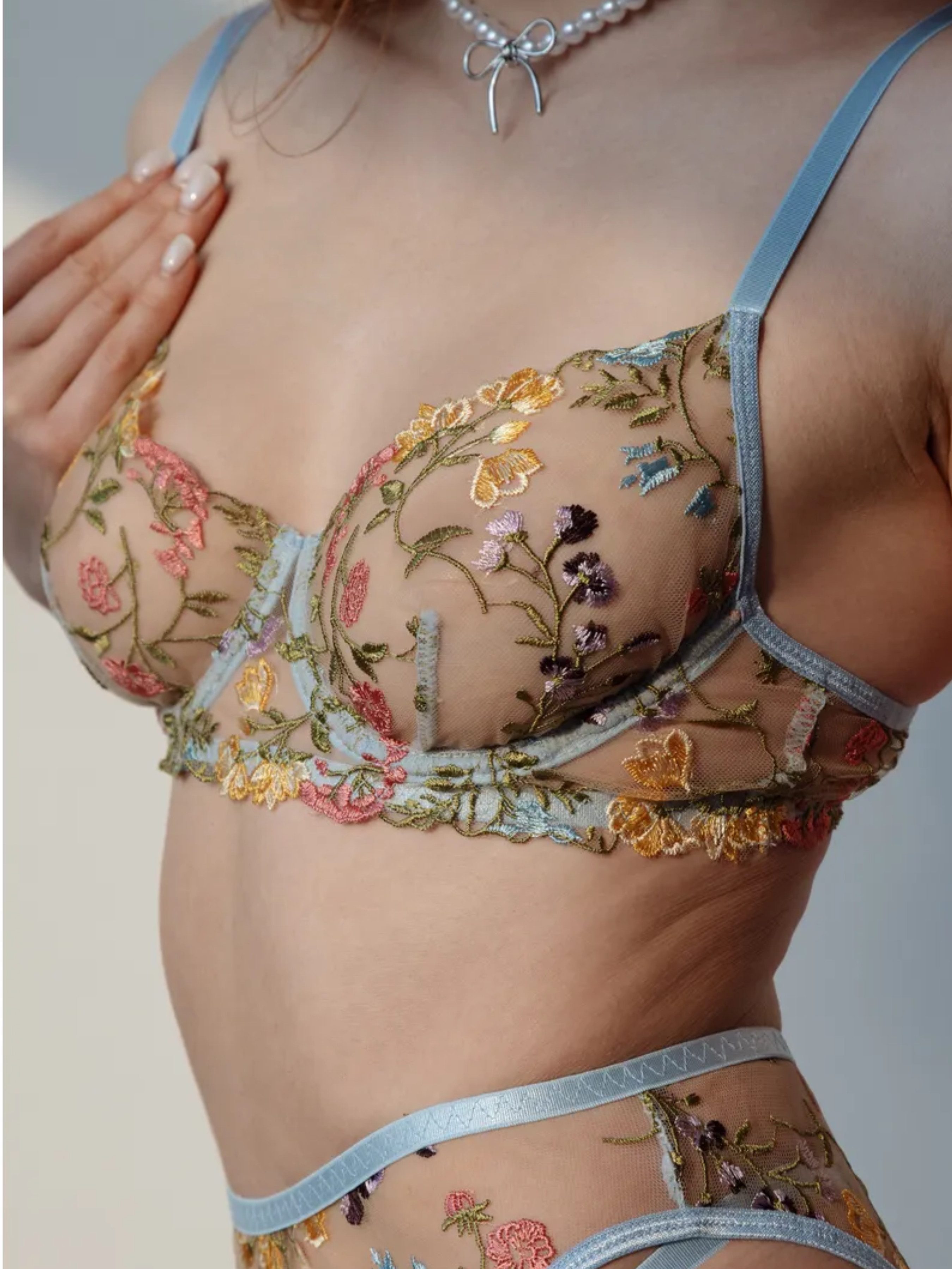 Elegant Love Set: Bügel-BH bestickertes Dessous-Set, BH-Set mit Strumpfhalter (Set, 5-tlg., Spitze Bralette BH + G-String Tanga + Strumpfgürtel) Unterwäsche-Set für Damen, sinnliche Reizwäsche