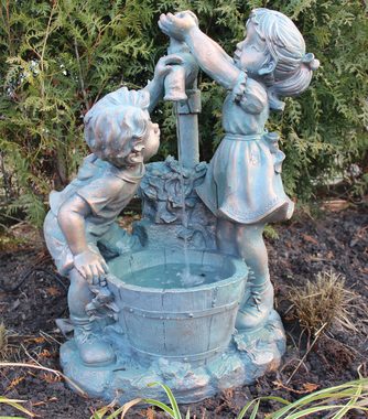 Arnusa Gartenbrunnen Springbrunnen Junge Mädchen mit LED Beleuchtung, SB102 Wasserspiel Gartendekoration