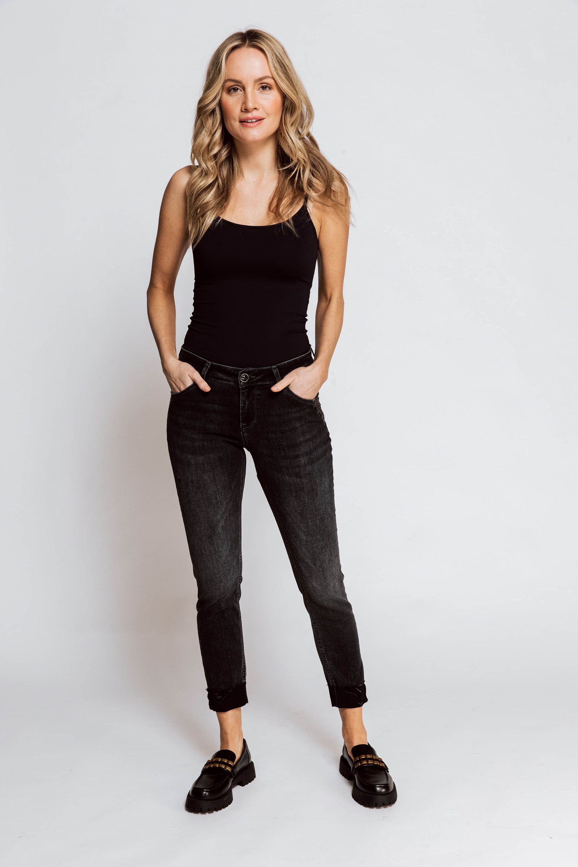 NOVA Skinny-fit-Jeans Jeans Zhrill Black angenehmer Skinny Tragekomfort