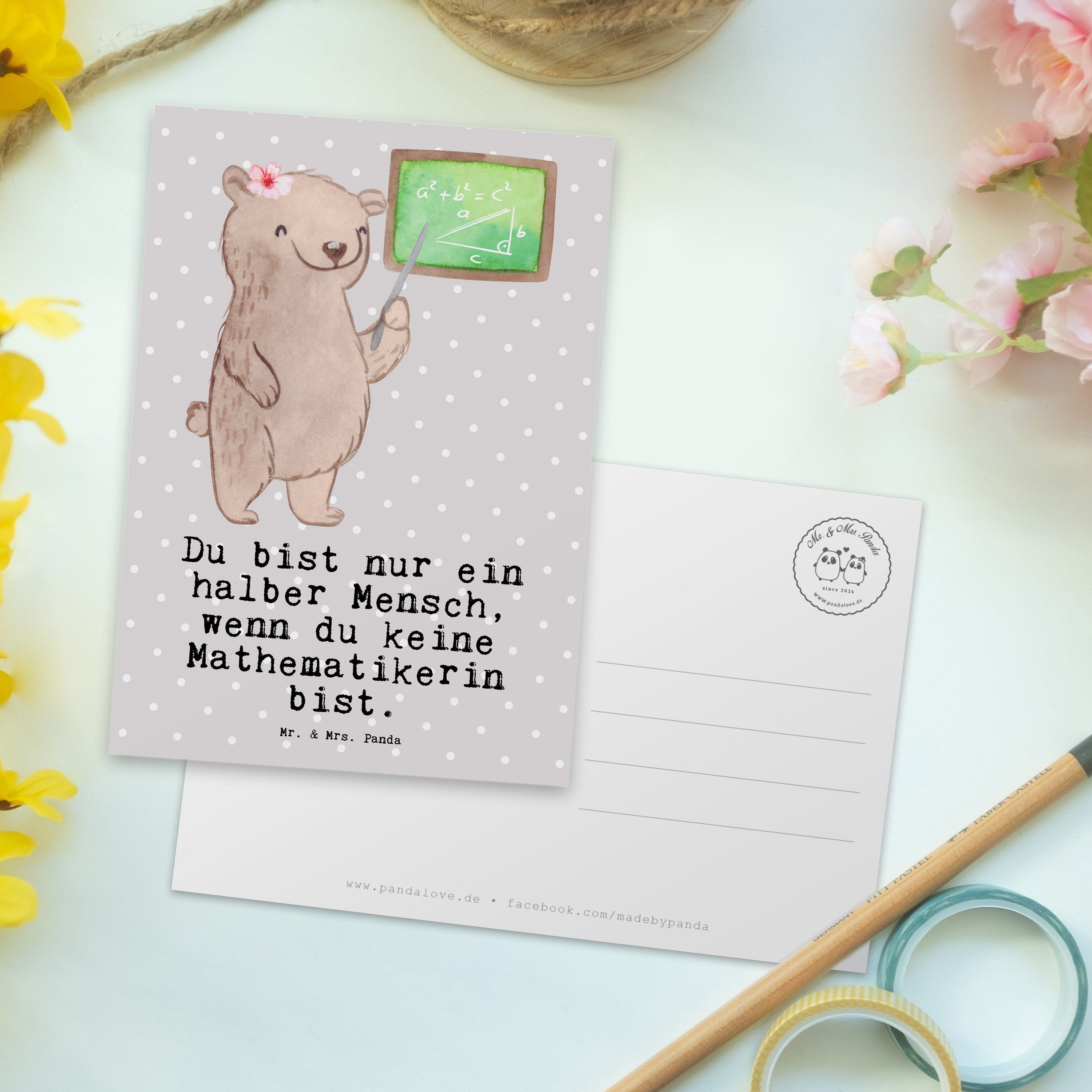 Mr. & Mrs. Panda Postkarte Mathematikerin mit Herz - Grau Pastell - Geschenk, Geschenkkarte, Stu