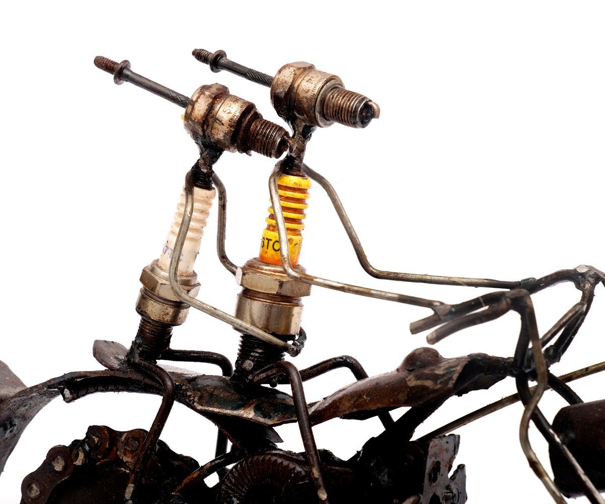 Brillibrum Dekofigur Metallfigur Zündkerzen Figur Upcycling Metallfigur Deko Metall (1 St)