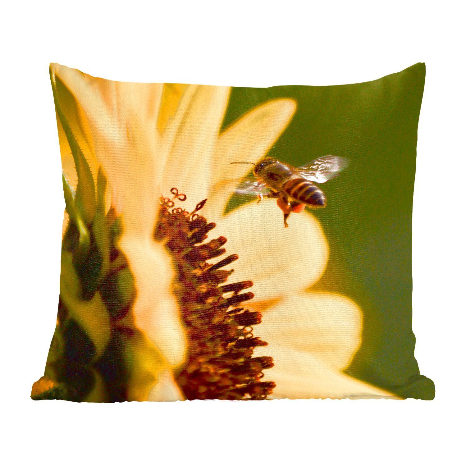 MuchoWow Dekokissen Eine Sonnenblume Sofakissen Füllung mit Deko, Zierkissen Biene, Schlafzimmer, für einer mit Wohzimmer, fliegenden