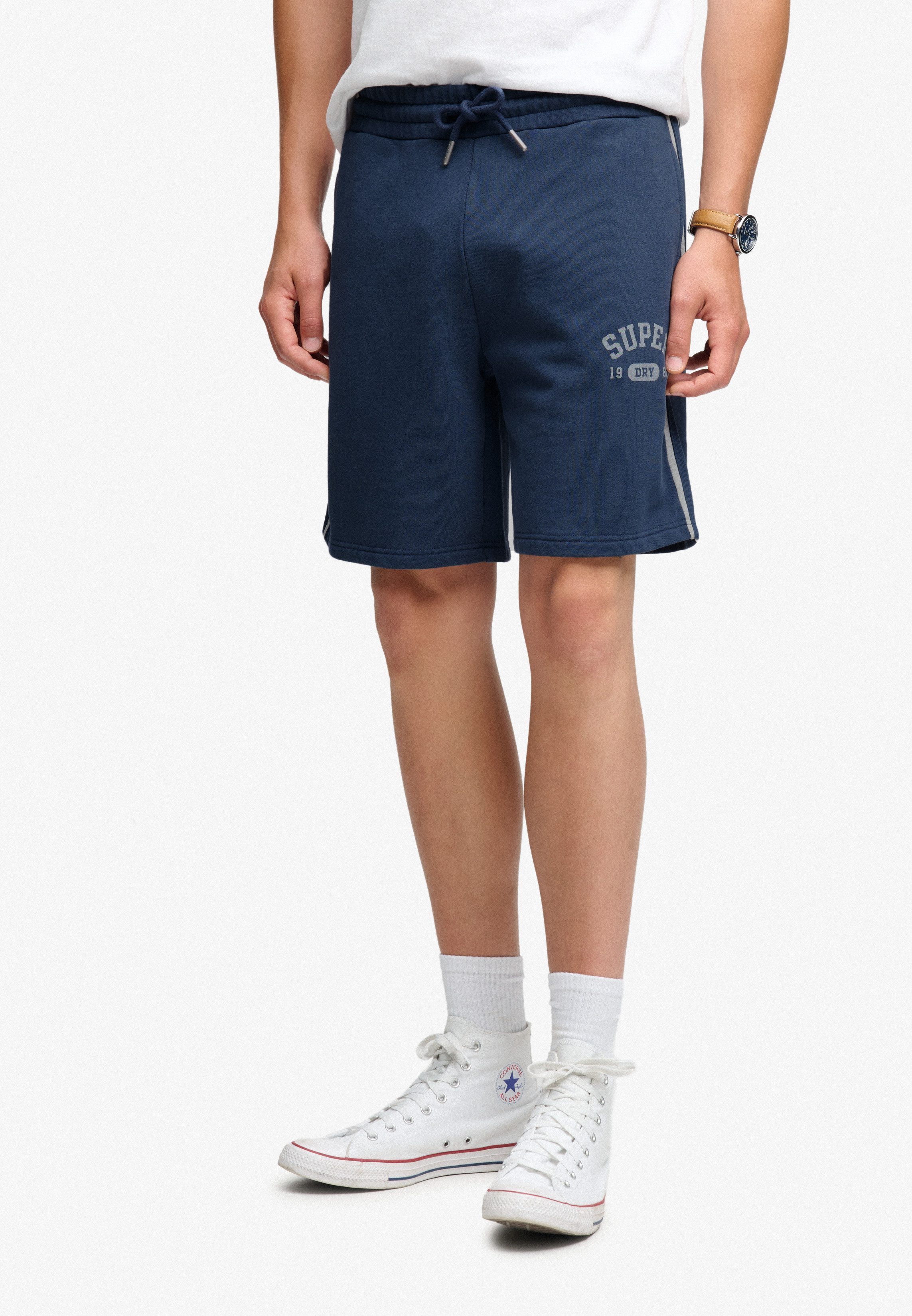 Superdry Sweatshorts ATH ESS SHORT aus Baumwolle und Polyester, Loose Fit, mit Tunnelzug, melierte Optik