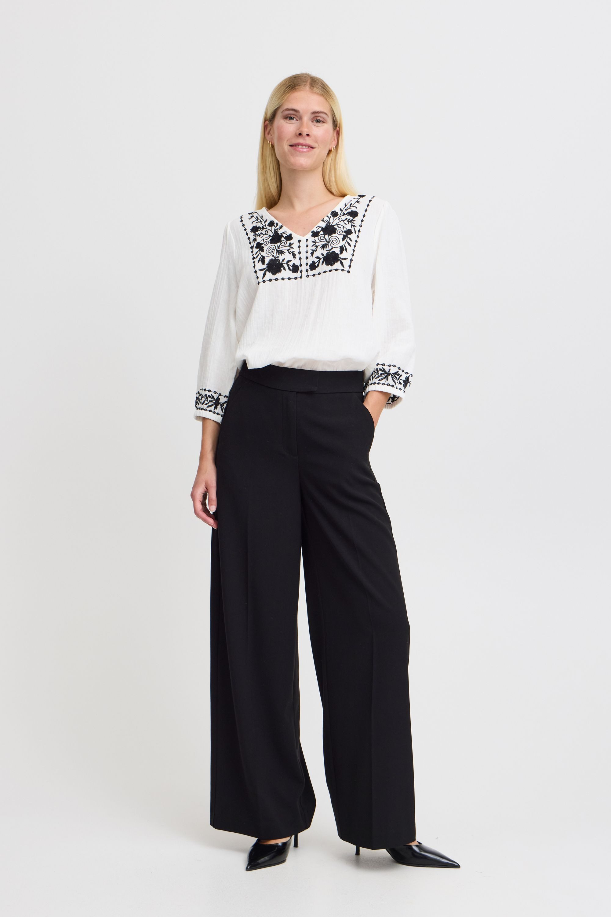 b.young Kurzarmbluse BYICOLET VNECK BLOUSE - günstig online kaufen