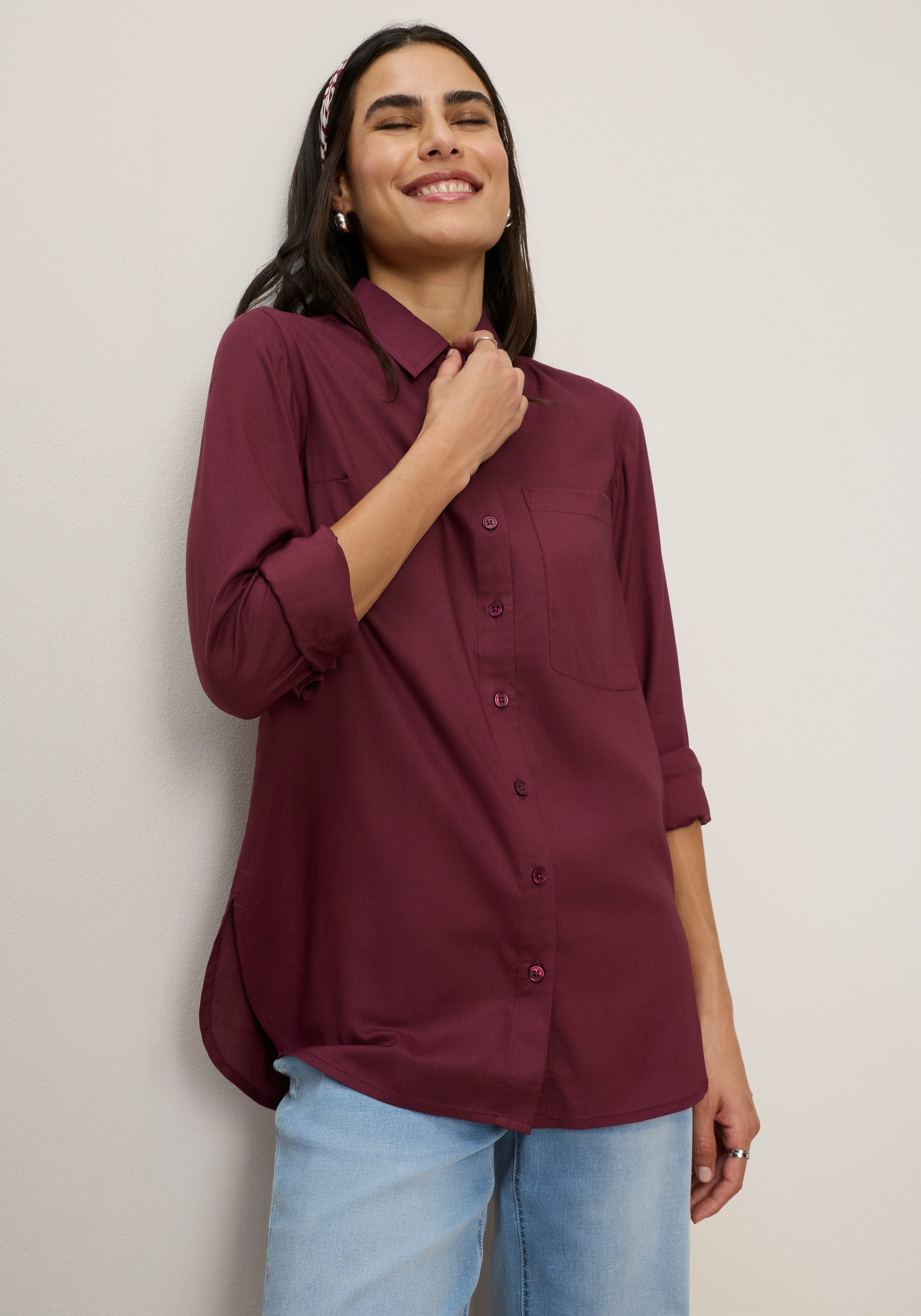 Tamaris Hemdbluse mit lockerem Schnitt, aus fließender Viskose-Qualität im Oversize-Look mit Tasche. € 49,99, (€ 49,99 pro 1 Stk).