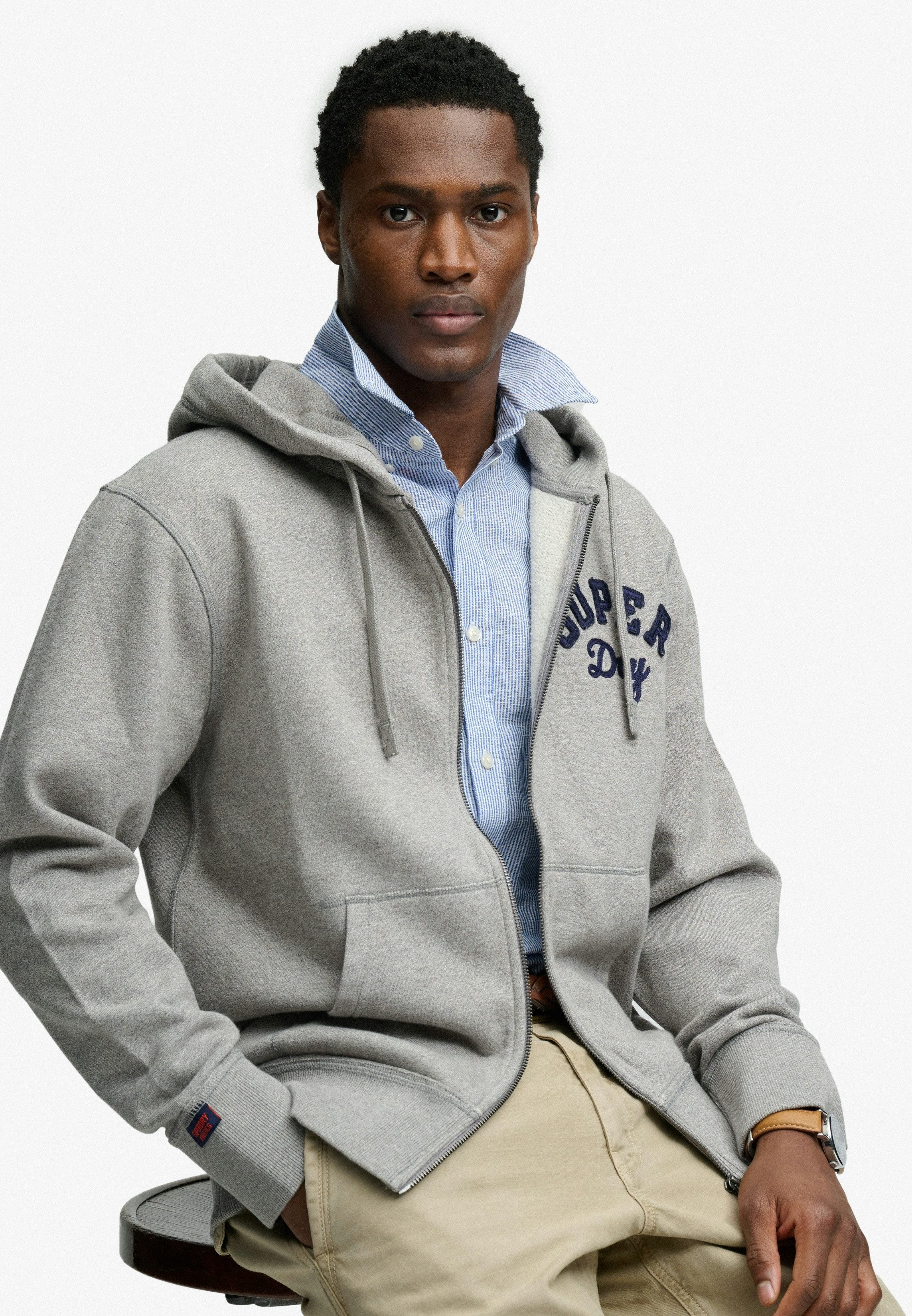 Superdry Kapuzensweatjacke VINTAGE ATHLETIC ZIPHOOD aus Baumwolle und angerauter Sweatware, Loose Fit, mit Reißverschluss