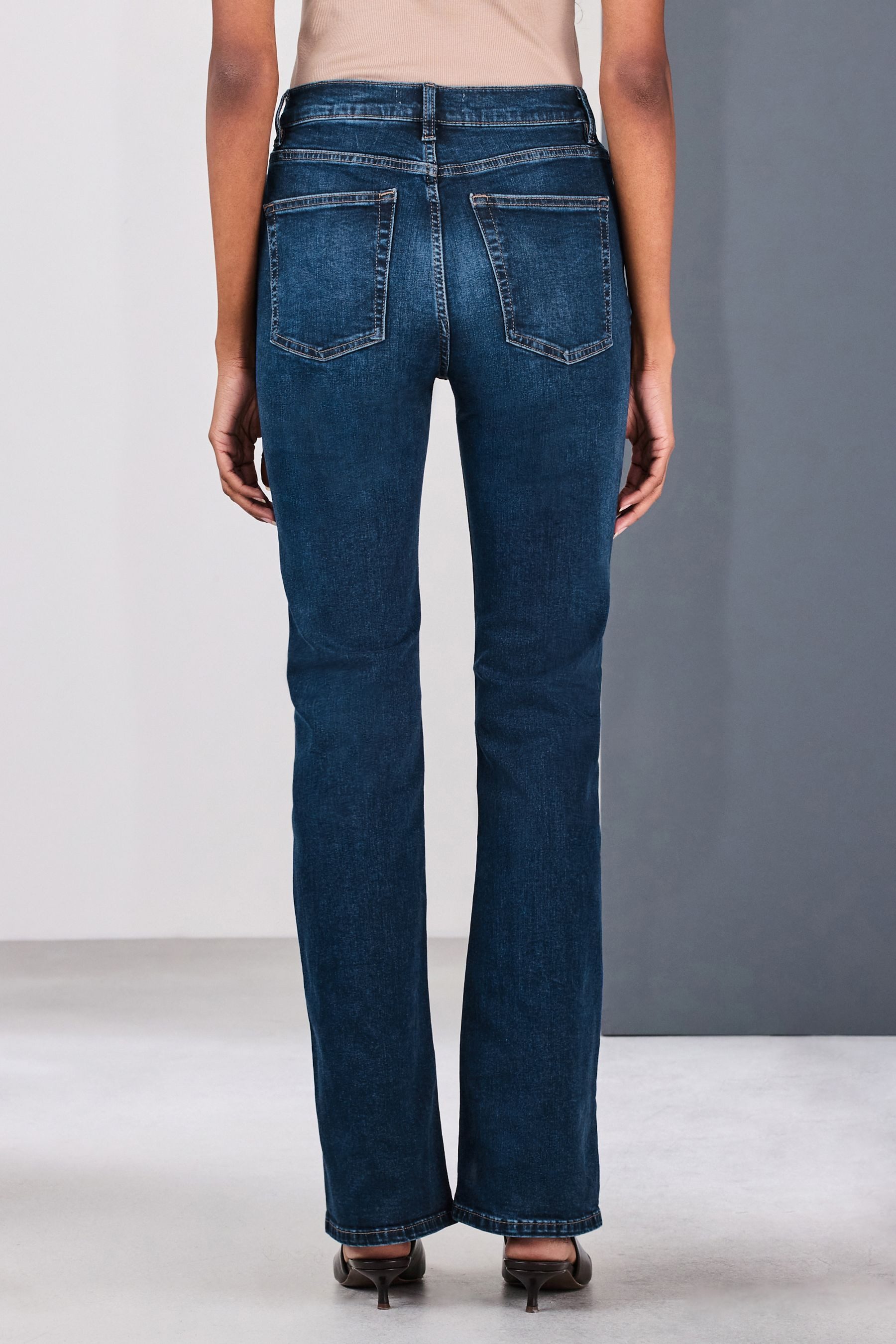 Next Bootcut-Jeans Bootcut Stretchjeans mit mittelhohem Bund (1-tlg)