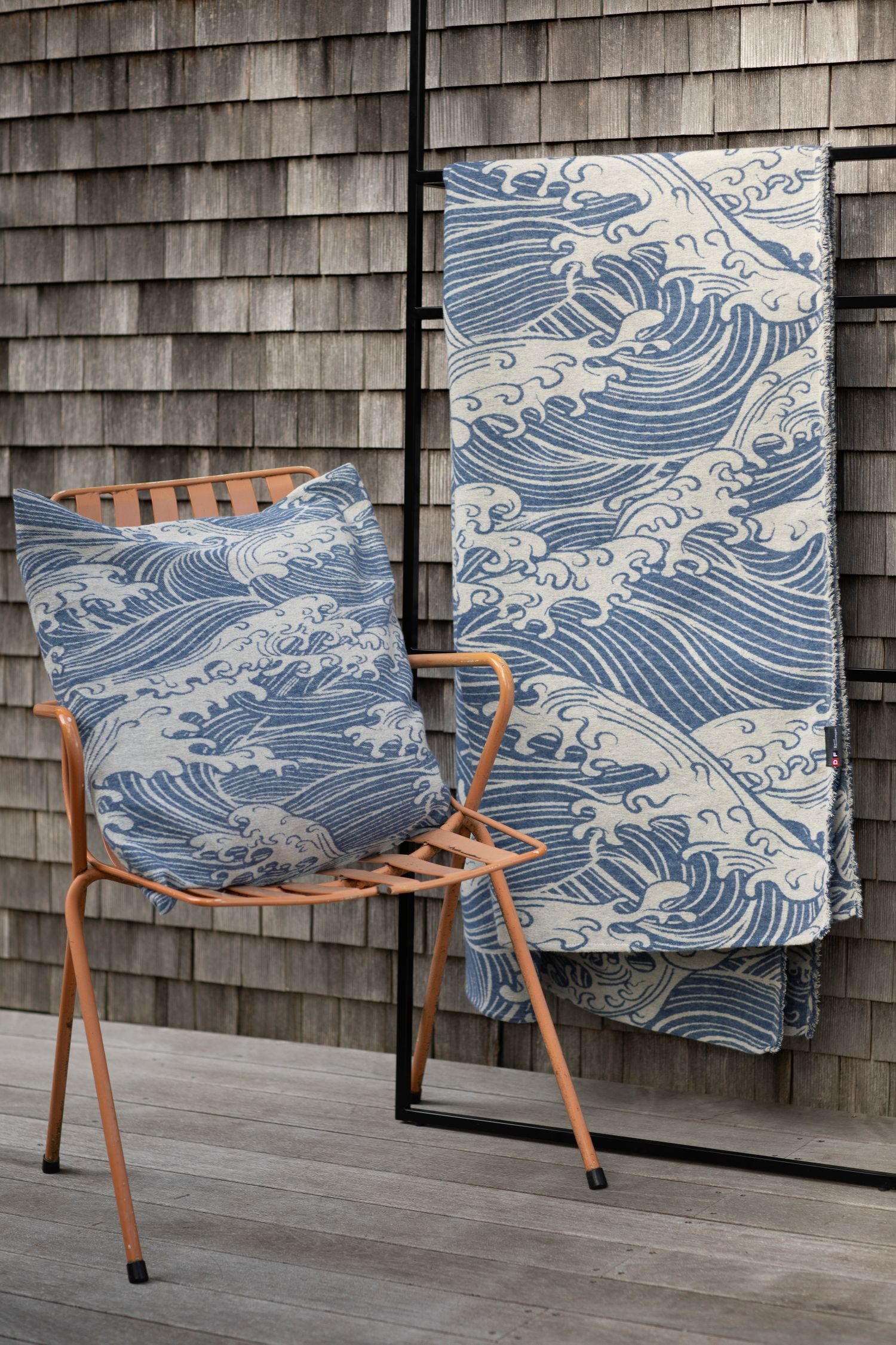 Wohndecke Leinenmix Alba 'Make Waves' 140 x 200 cm Marine - Blau, DAVID FUSSENEGGER