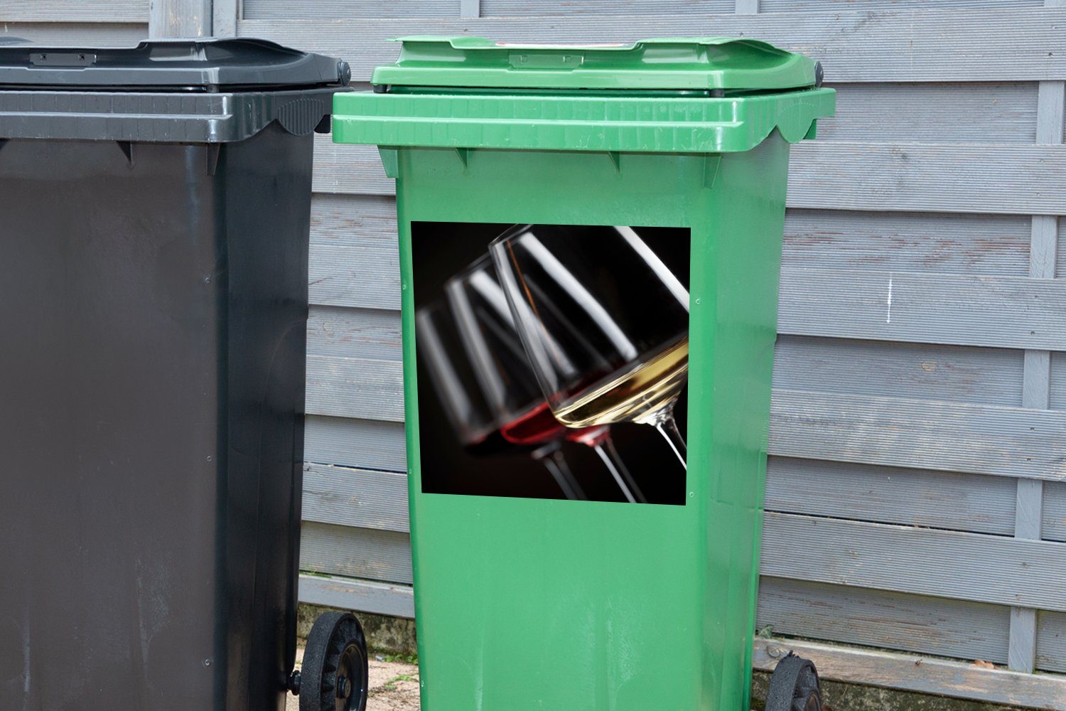 Container, Wein Weinglas - (1 MuchoWow Mülltonne, Mülleimer-aufkleber, Alkohol - Wandsticker Abfalbehälter Sticker, St),