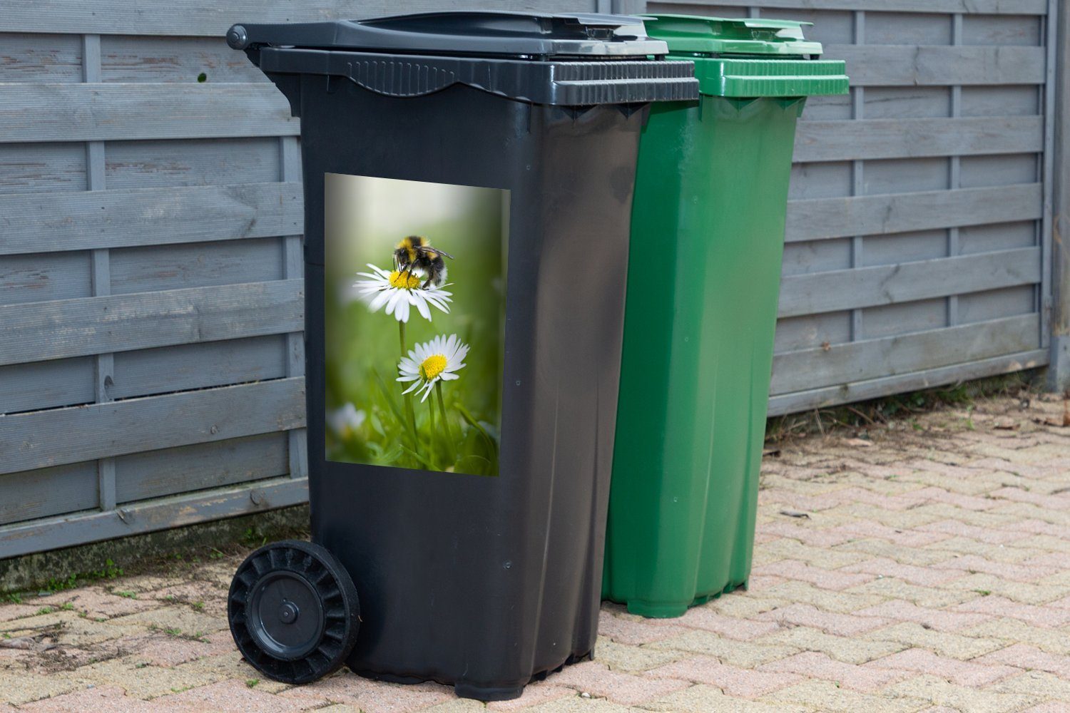 Abfalbehälter Container, Hummel - Wandsticker MuchoWow Mülltonne, (1 St), Gänseblümchen Blumen - Sticker, Mülleimer-aufkleber,