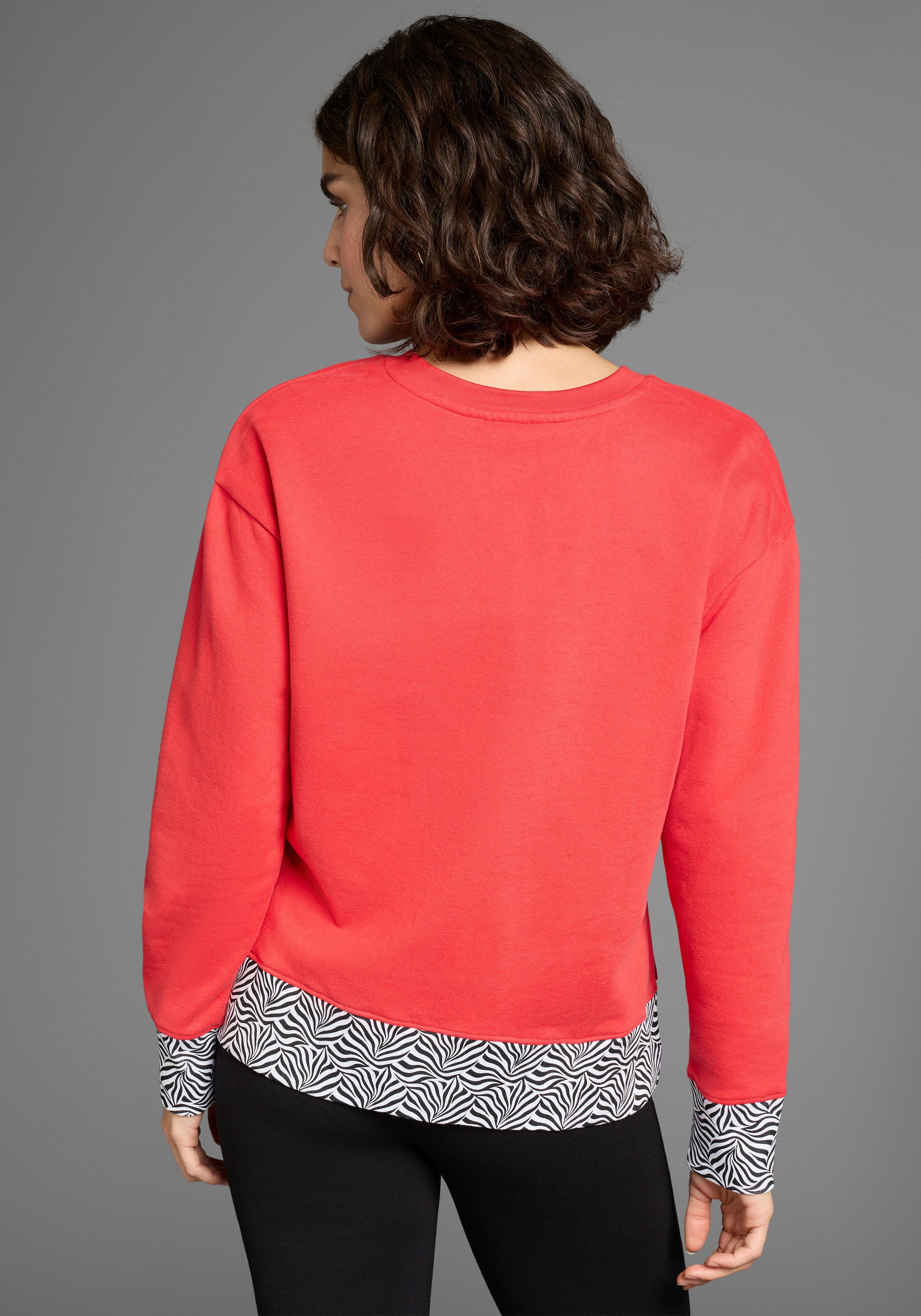 Laura Scott Sweater mit V-Ausschnitt, langärmlig, hüftlange Schnittform. € 49,99, (€ 49,99 pro 1 Stk).