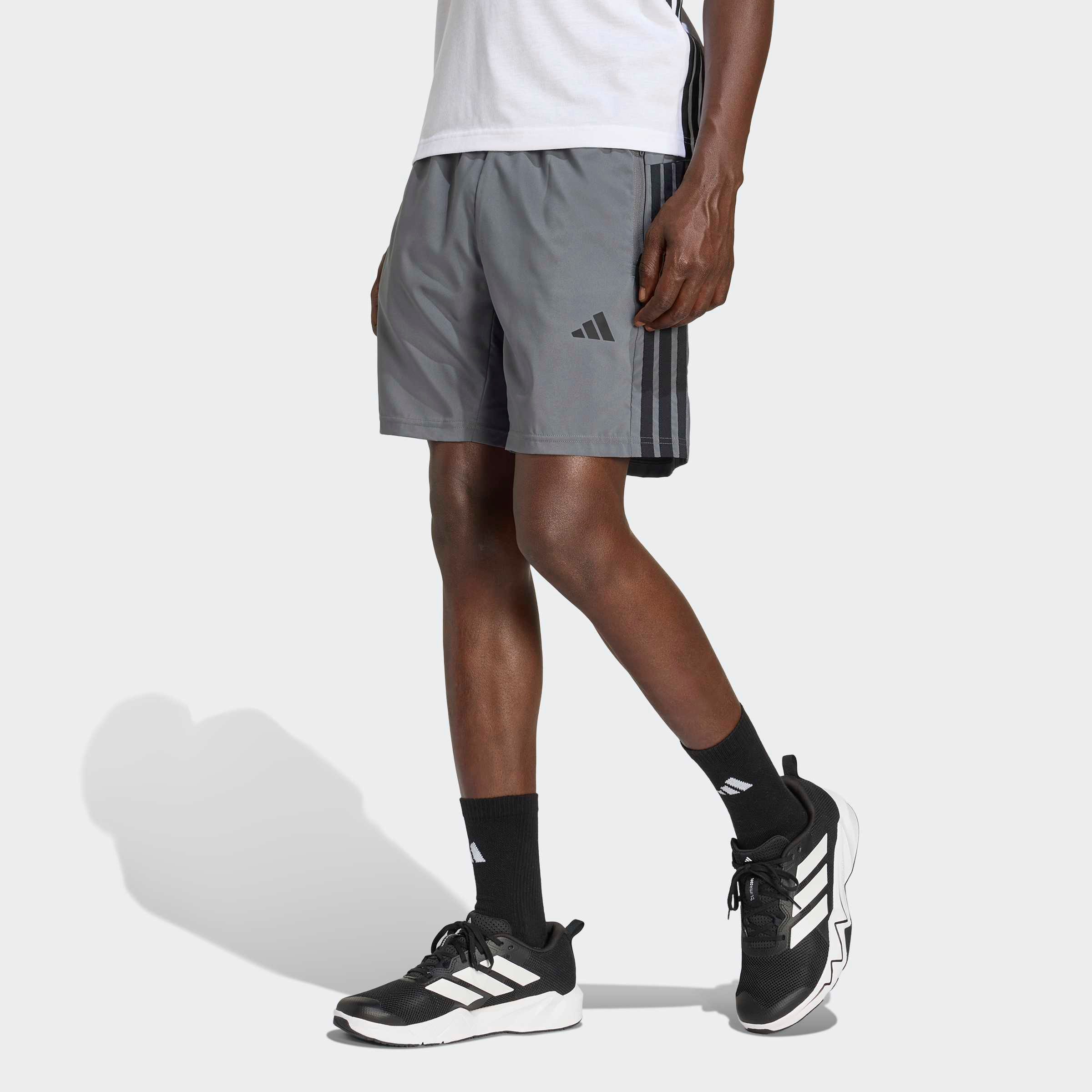adidas Performance Shorts WORKOUT ESSENTIALS BASE 3-STREIFEN WOVEN für Fitness und Sportmode, normal-weite Passform