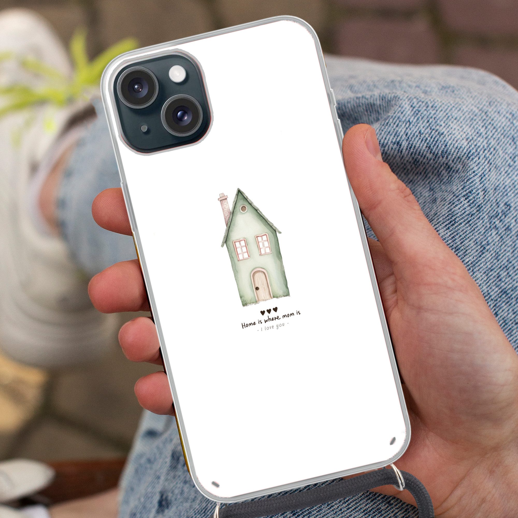 MuchoWow Handyhülle für Apple iPhone 15 Landhaus - Grün - Text - Liebevoll, Tragbare Handyhüllen mit Kette zum umhängen, Handykette Handyband