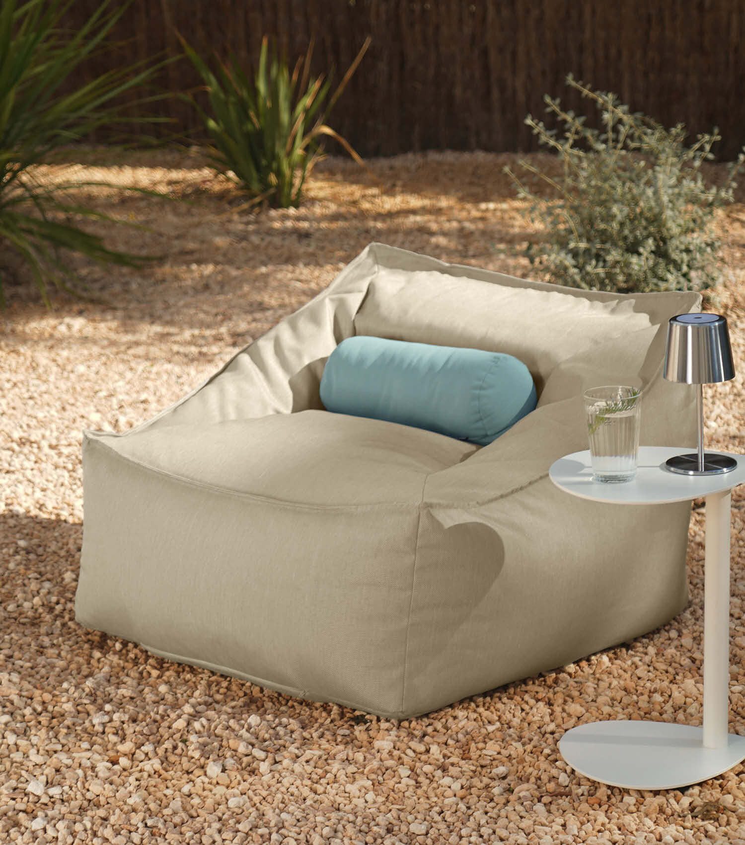 mokebo Sitzsack Der Sunnyboy (für drinnen & draußen), Bean Bag Outdoor für Kinder & Erwachsene, Gartenliege in Sand