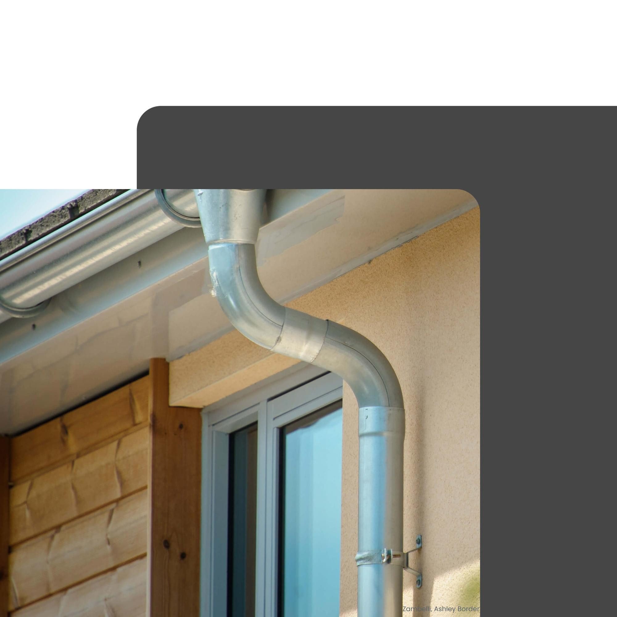 Zambelli Regenfallrohr, (Fallrohrbogen 40 Grad verzinkt, einteilig gefalzt DN 80 Silber), Rohrbogen hoher Korrosionsschutz, einfache Montage ohne löten