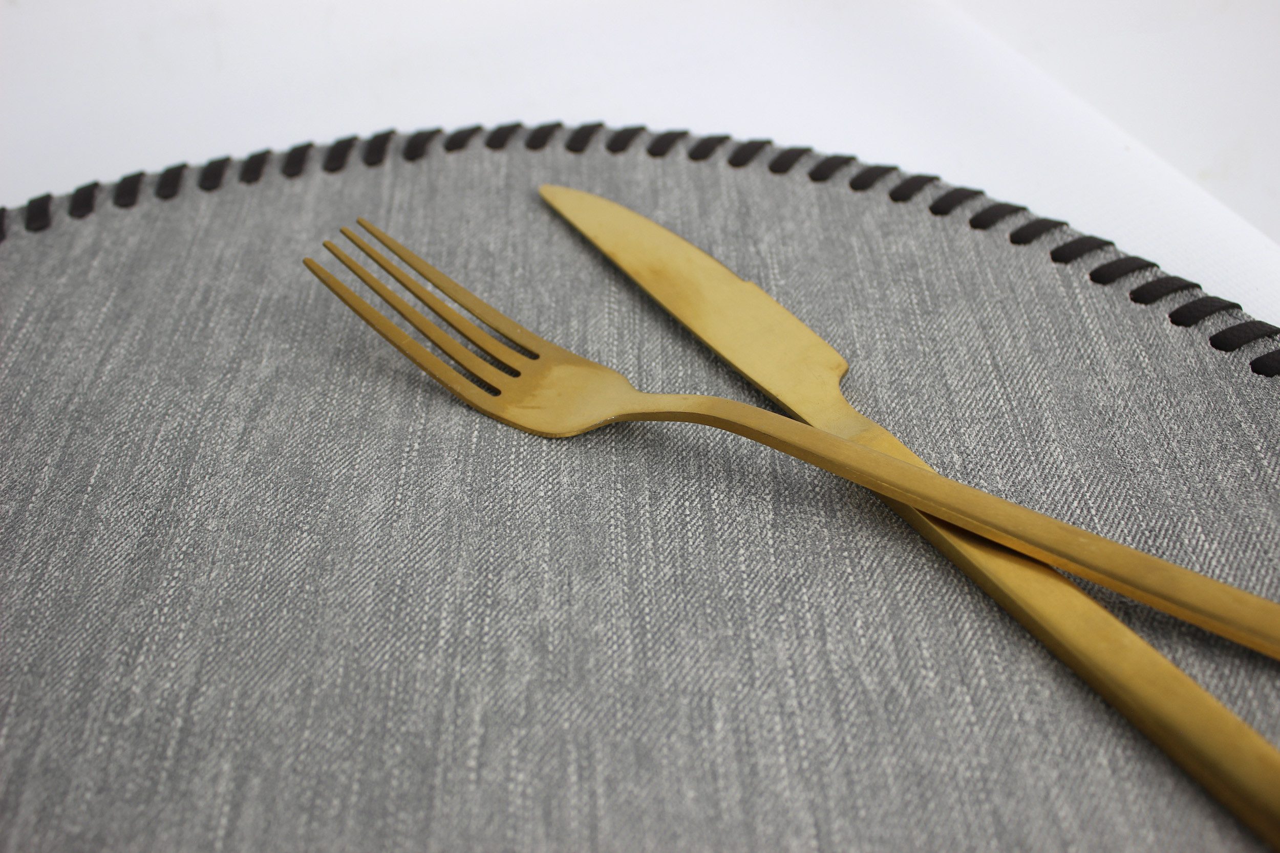 Signature Home Collection Platzset Tischset 4er Set grau mit Umrandung Lederband beidseitig, (Set, 4-St., 4 Platzdecken), pflegeleicht, abwischbar, beidseitig verwendbar