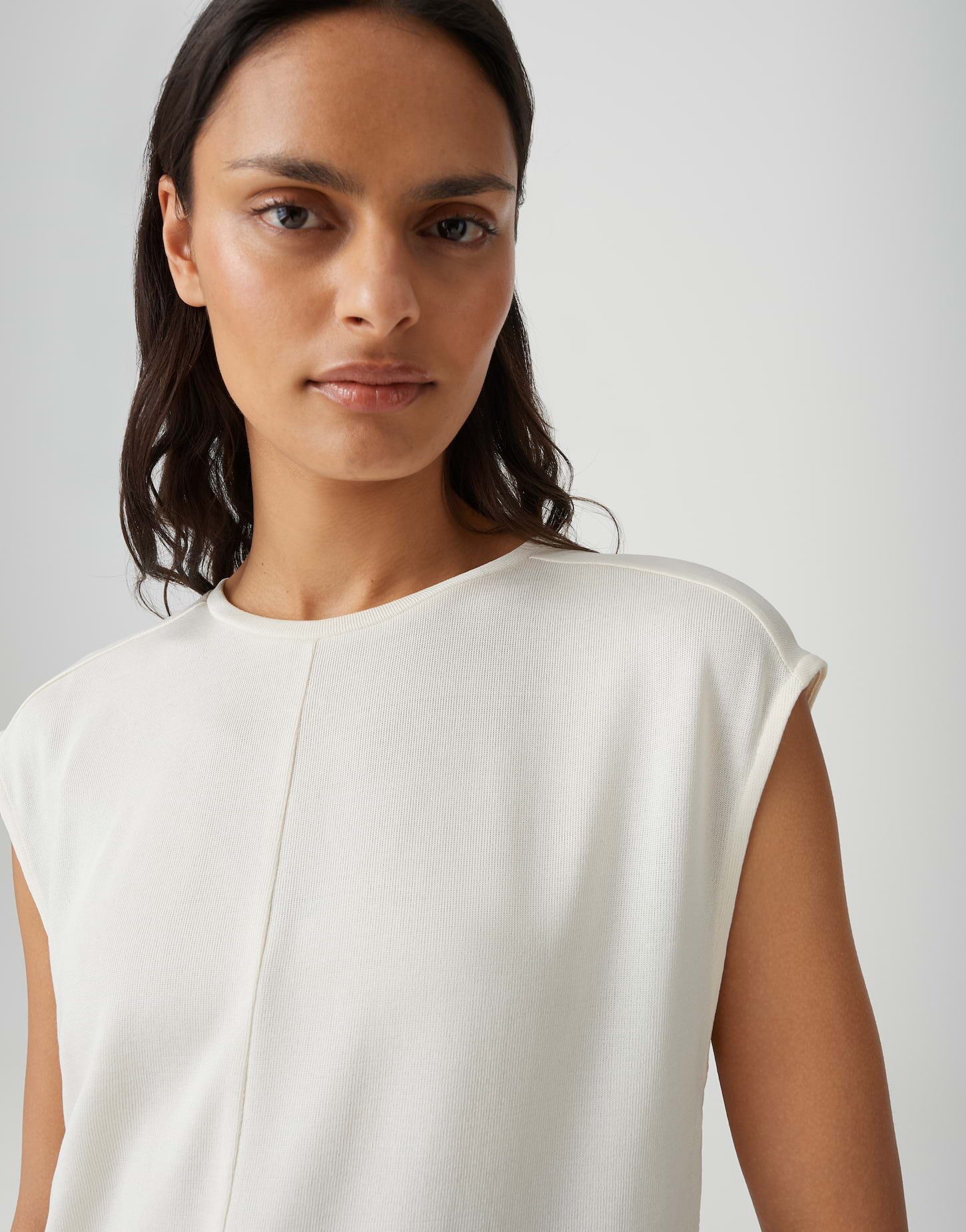 OPUS Kurzarmshirt Slummi Regular Fit mit Rippstruktur Mit kleinen Schlitzen an der Seite – Bild 4 von 5
