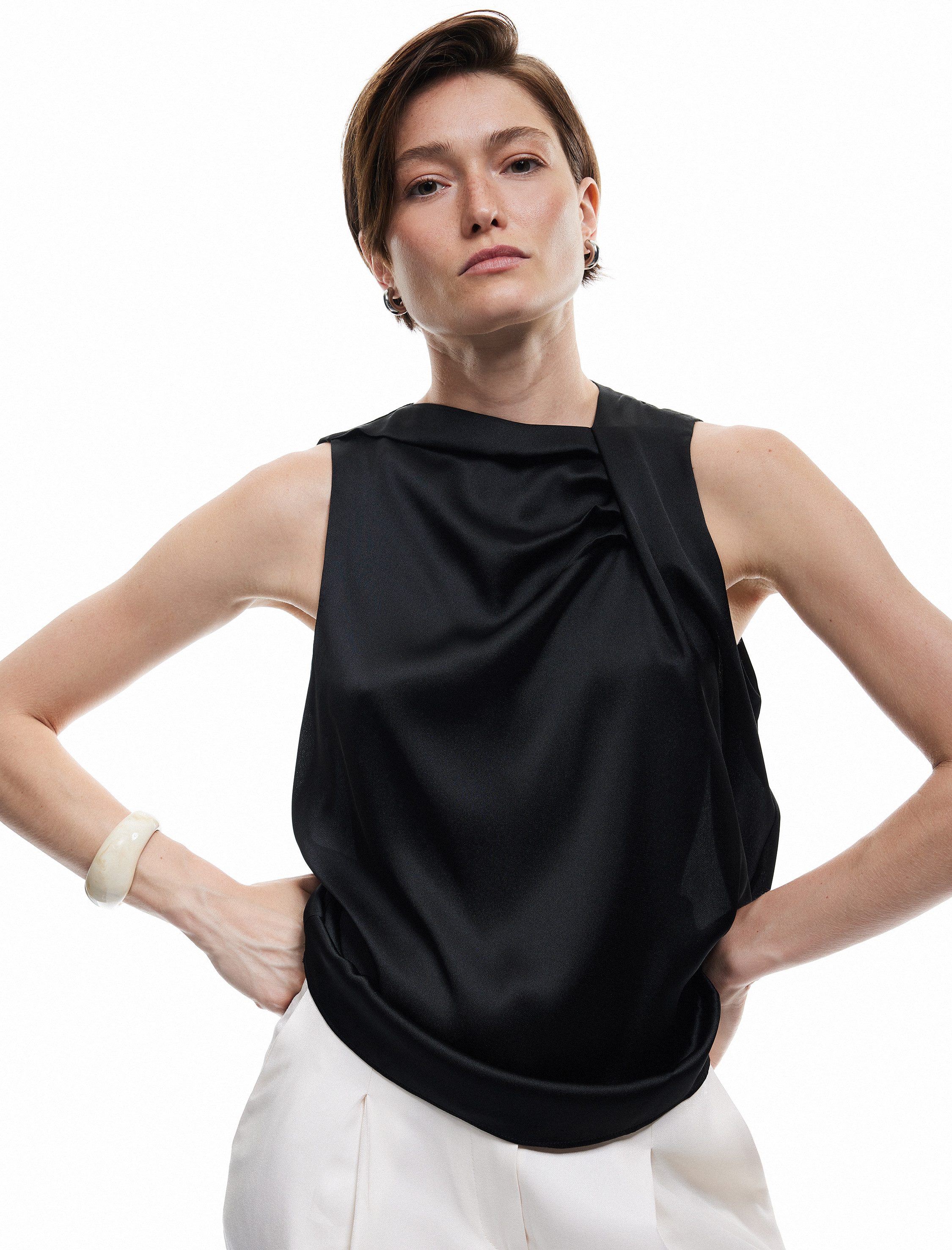 Koton Kurzarmbluse Koton Ärmelloses Satin-Top Mit Drape