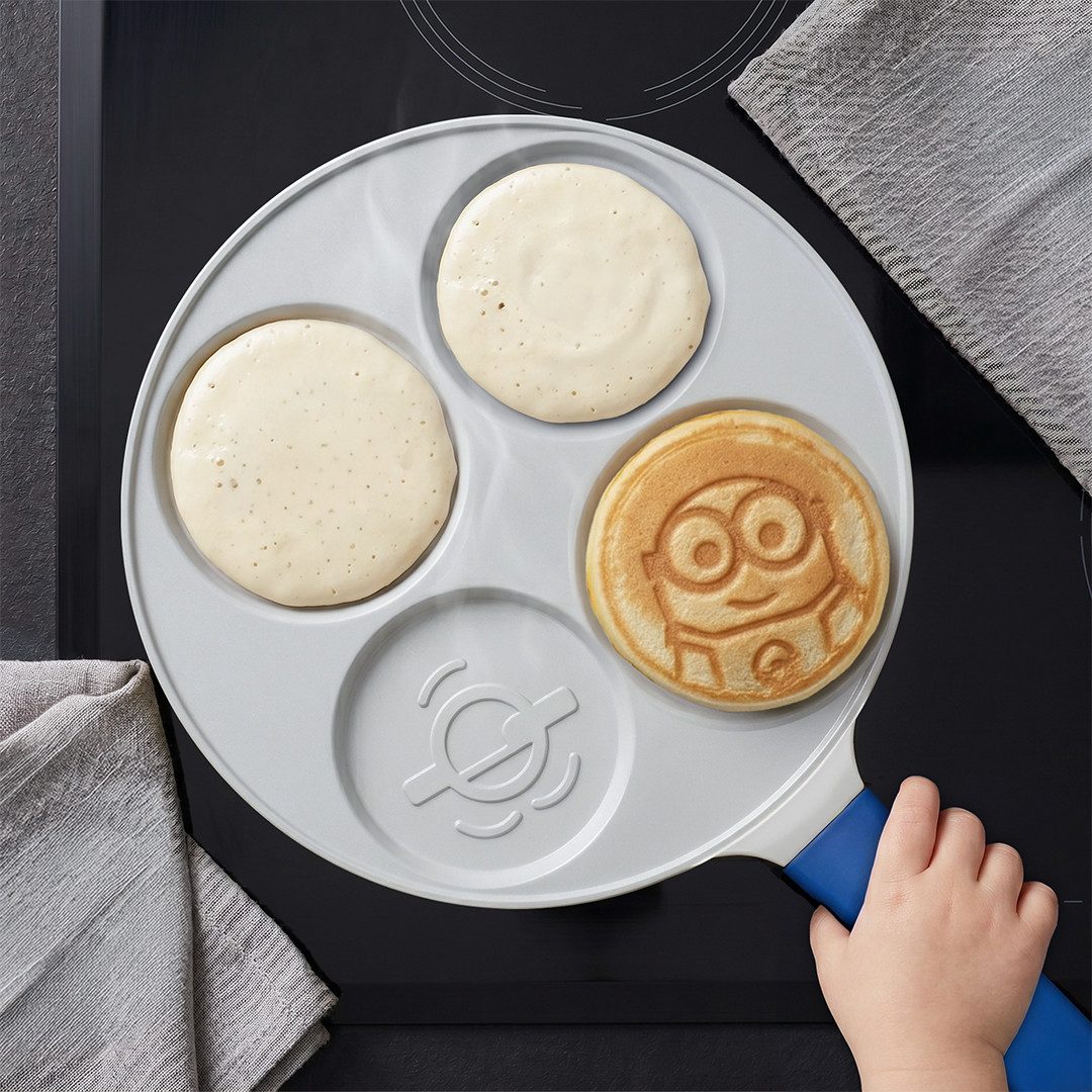 BerlingerHaus Crêpepfanne Minions Pfannkuchenpfanne Ø 26 cm aus Aluminiumguss, Aluminiumguss, 4 Formen, alle Herdarten
