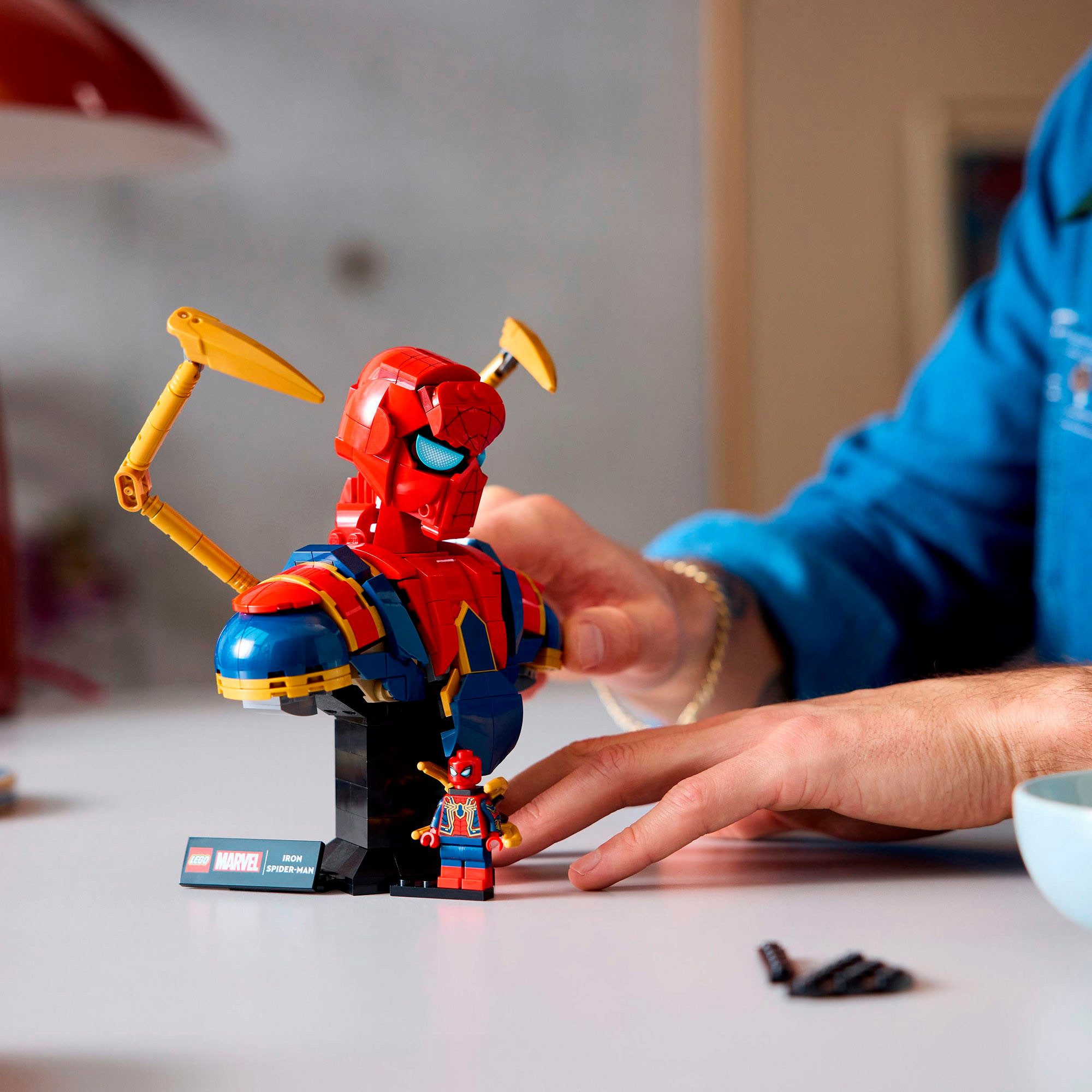 LEGO® Iron Spider-Man Büste (76326), LEGO Super Heroes Konstruktionsspielst günstig online kaufen
