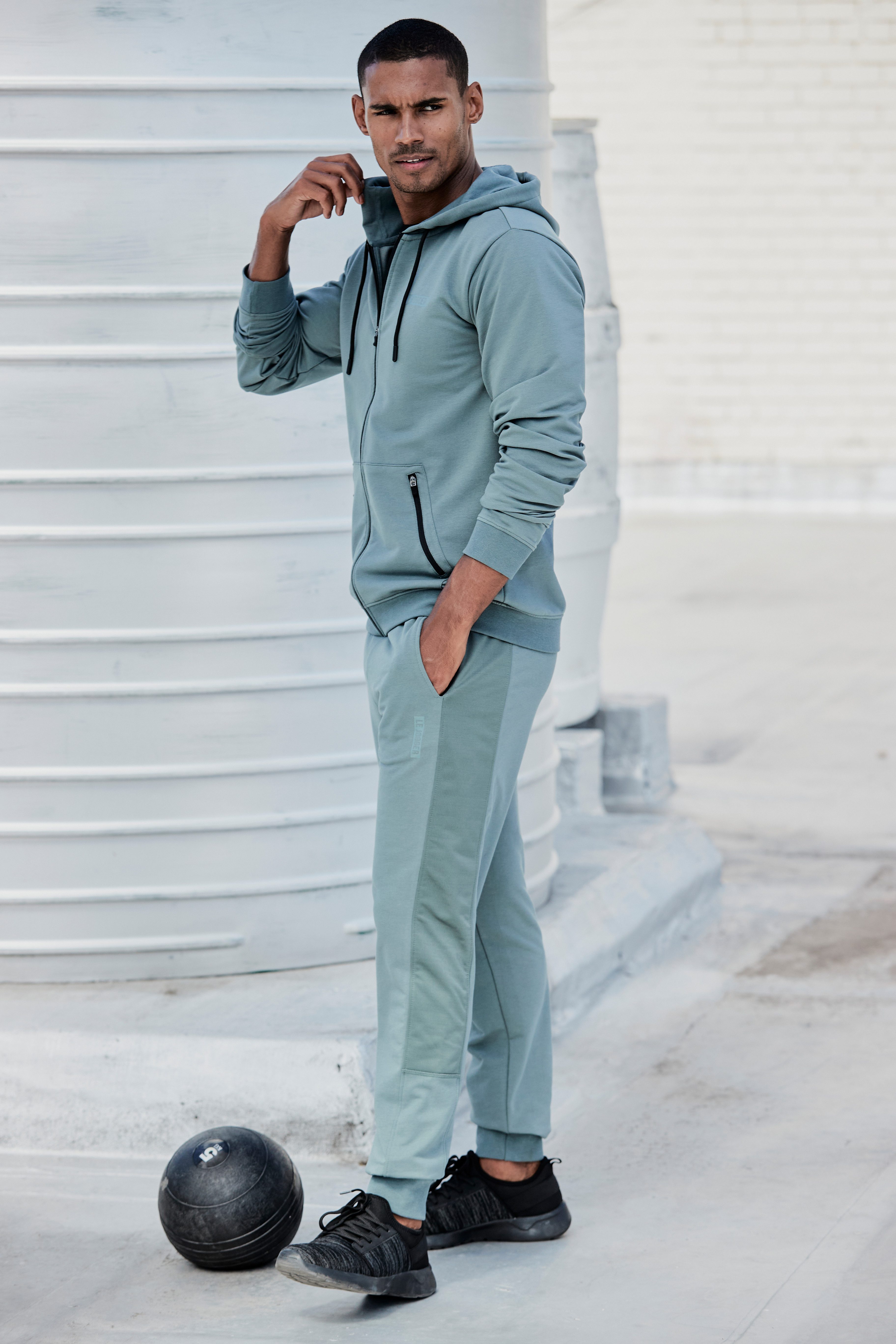 Zum Outfit 11