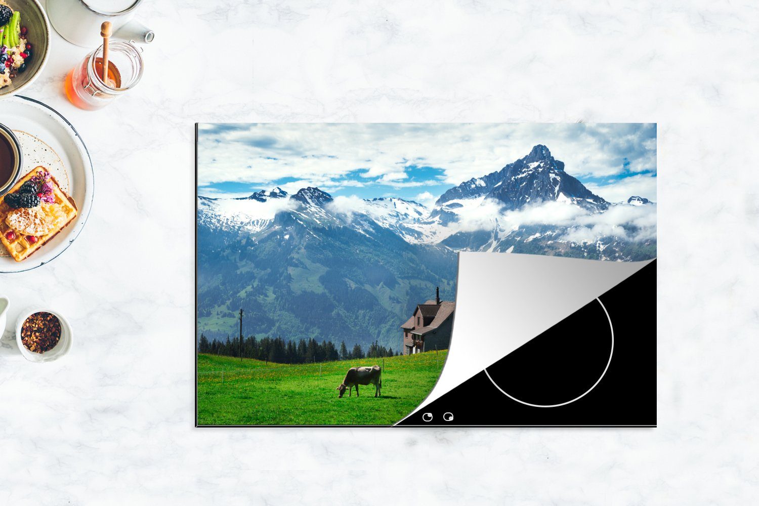 MuchoWow Herdblende-/Abdeckplatte Kuh Induktionskochfeld Alpen, tlg), cm, für Haus - Schutz (1 Ceranfeldabdeckung küche, 81x52 die Vinyl, 