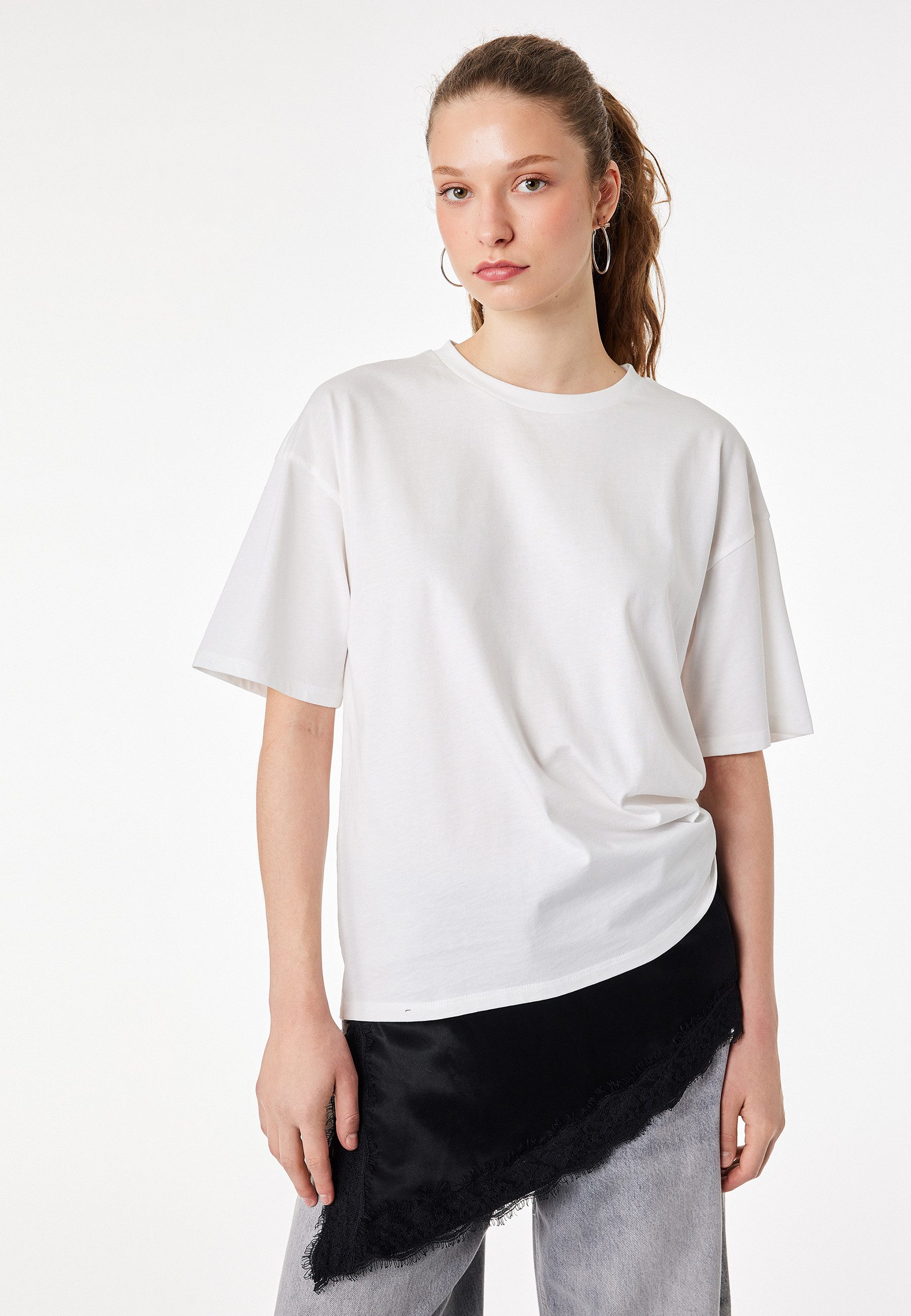 Koton T-Shirt Koton Rundhals T-Shirt Strass Rücken