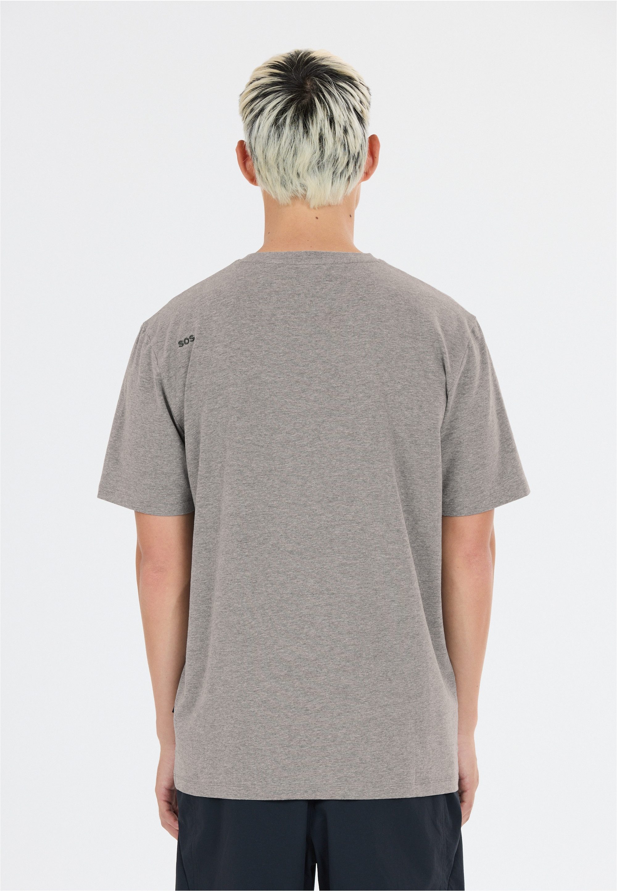 SOS Funktionsshirt Kvitfjell mit biologischer Baumwolle und subtilem SOS-Print