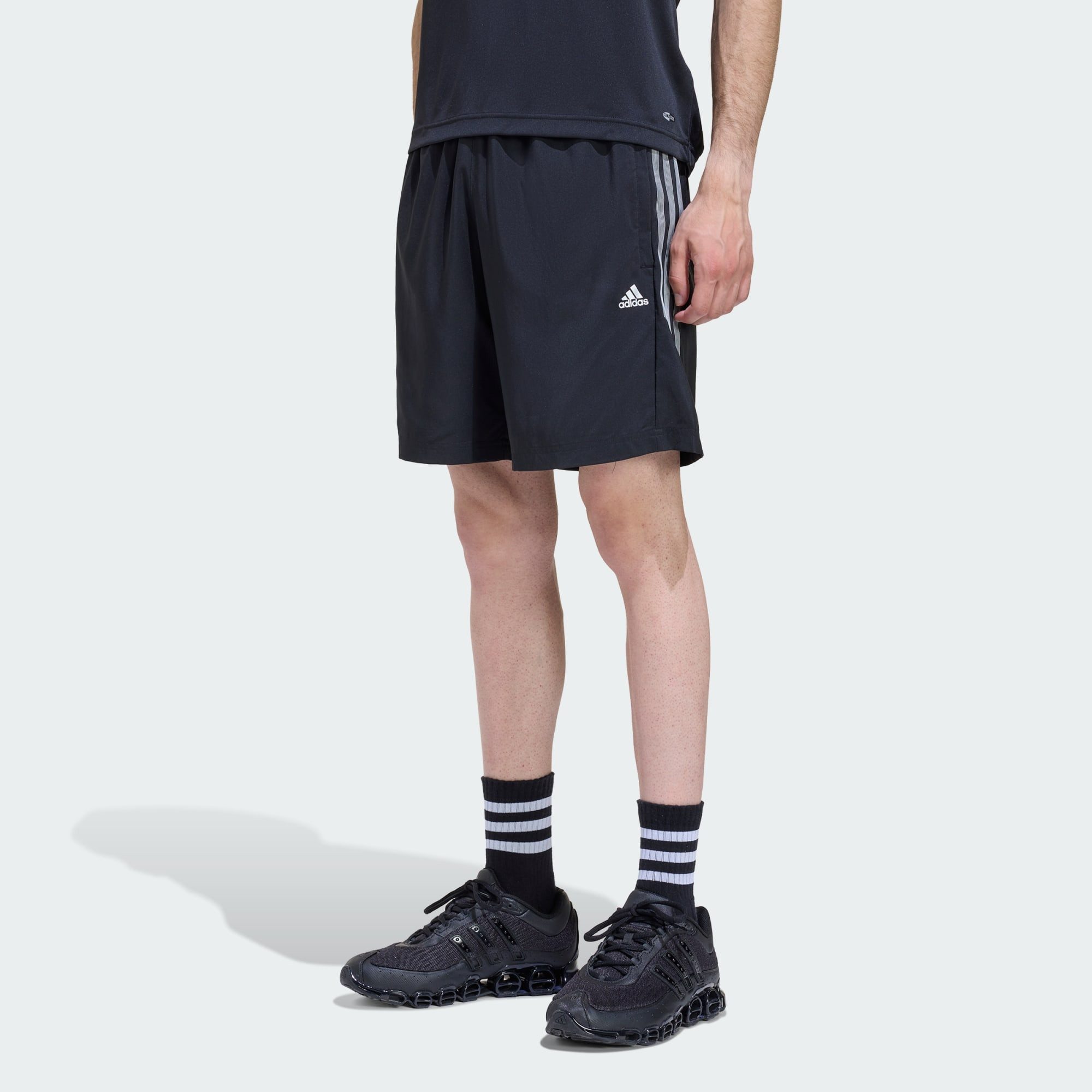 adidas Originals Shorts LEICHTE SHORTS, REGULÄR GESCHNITTEN (1-tlg)