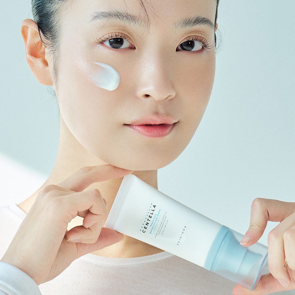 SKIN1004 Sonnenschutzfluid MADAGASCAR CENTELLA HYALU-CICA WATER-FIT SUN SERUM LSF 50+, nicht-nanochemischer Sonnenschutz