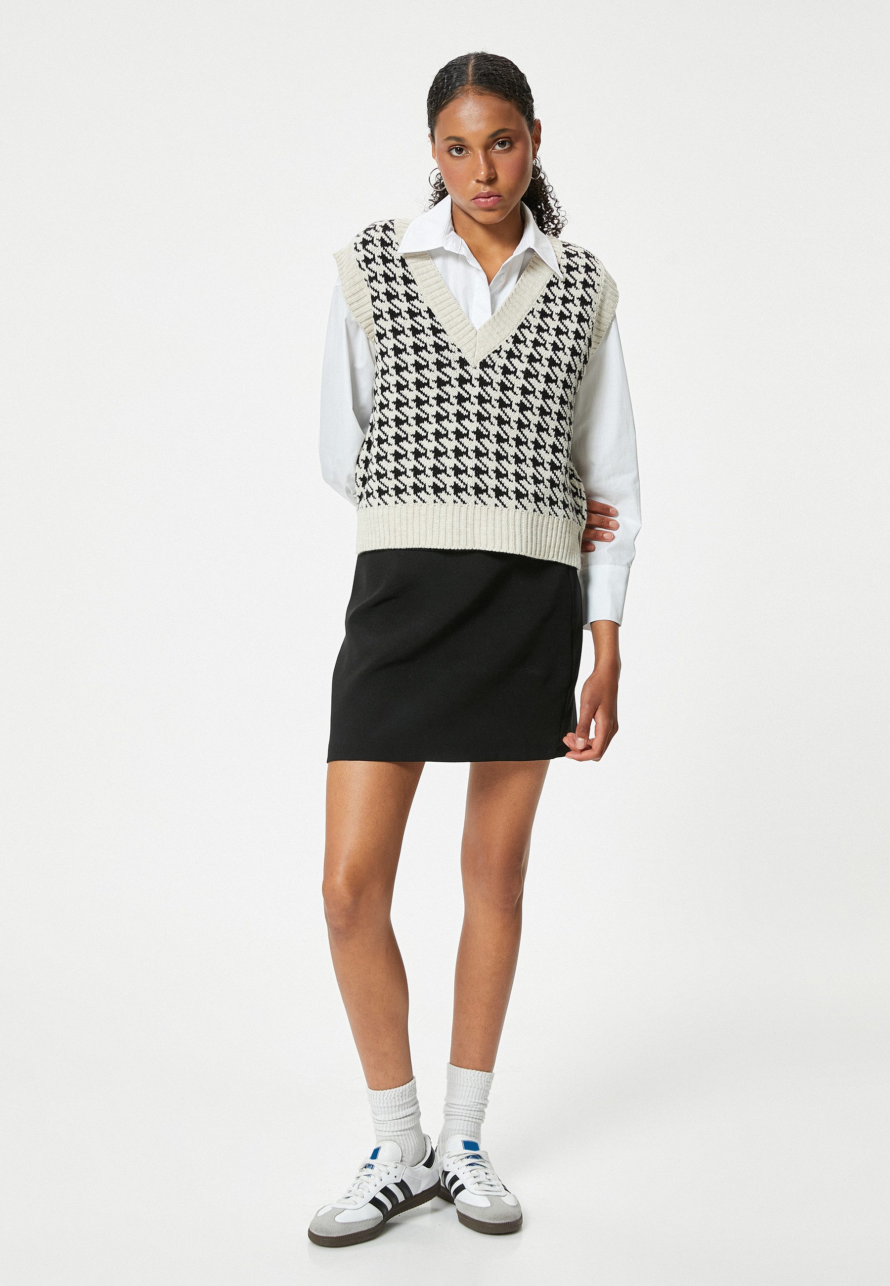 Koton Kurzarmpullover V-Kragen Mit Jacquard