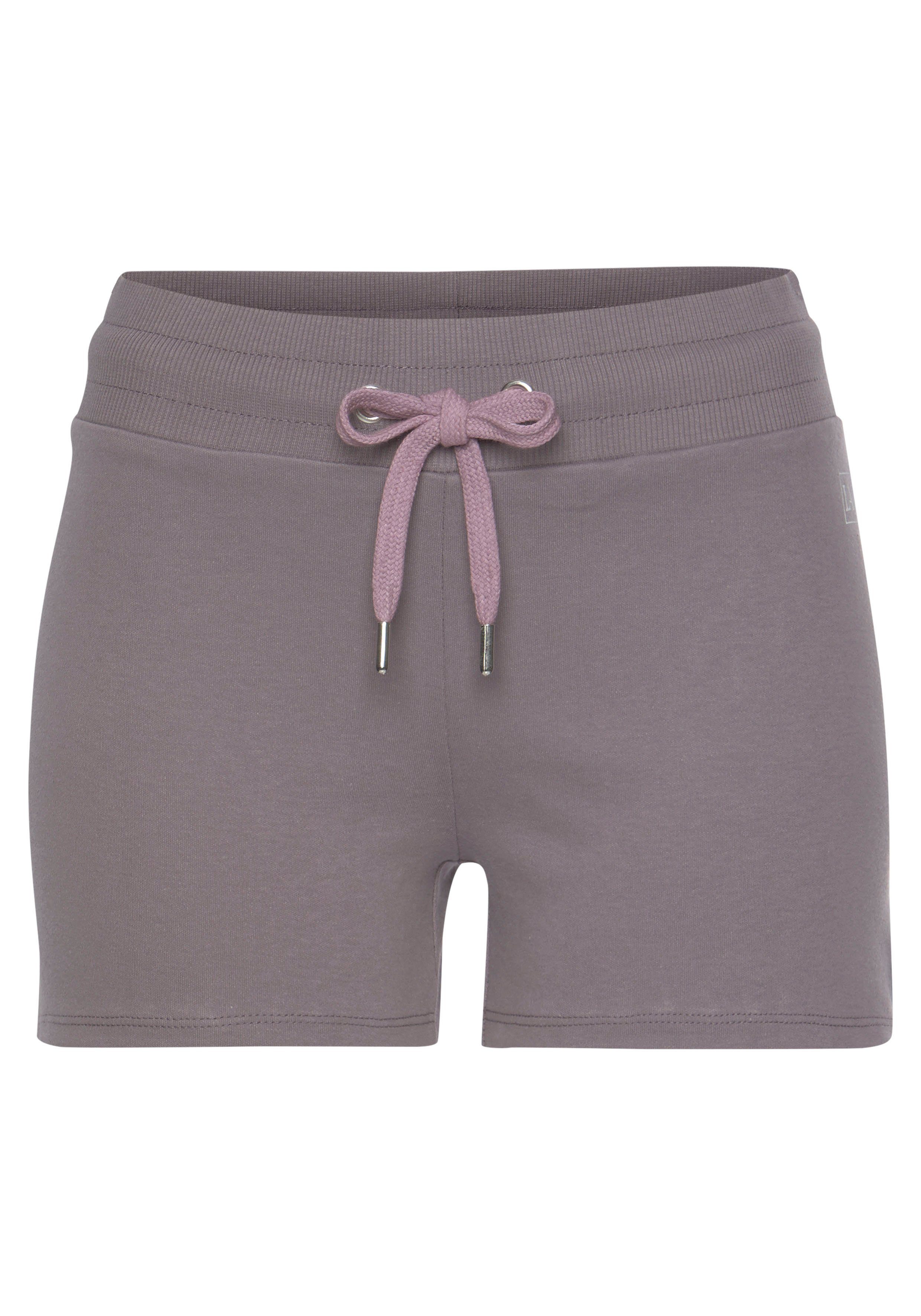 LASCANA mit kleinen Seitenschlitzen Shorts stone ACTIVE