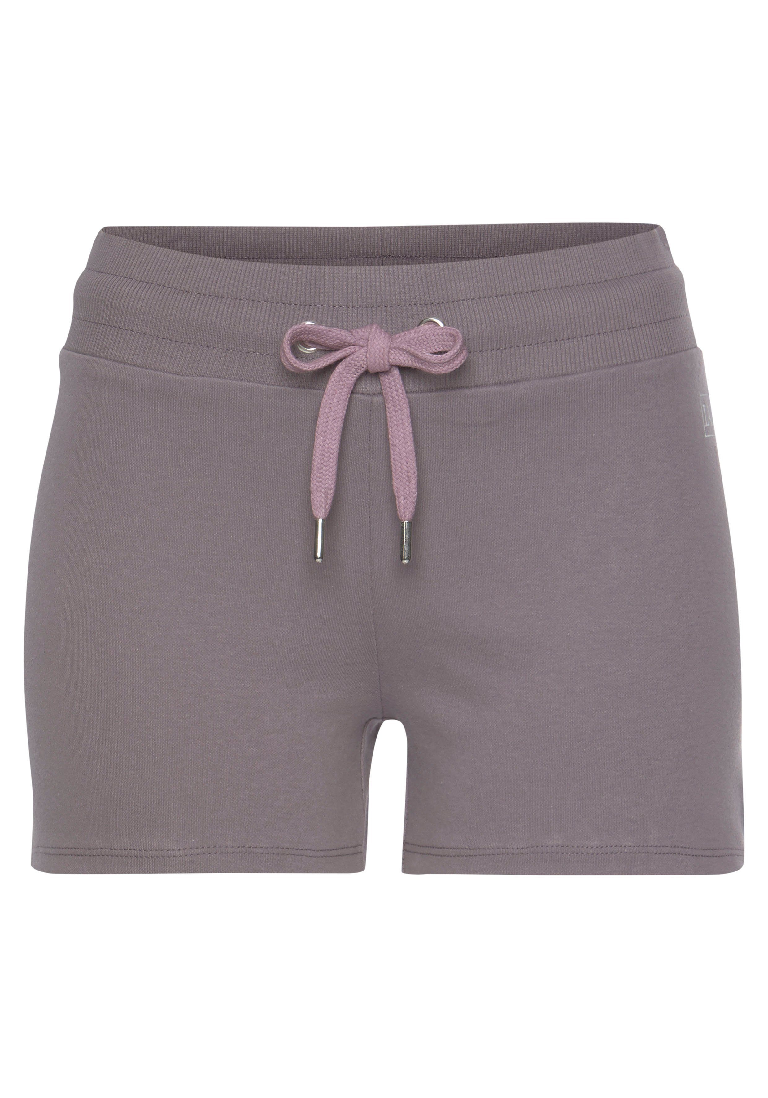 LASCANA ACTIVE Shorts mit kleinen Seitenschlitzen – Bild 2 von 5