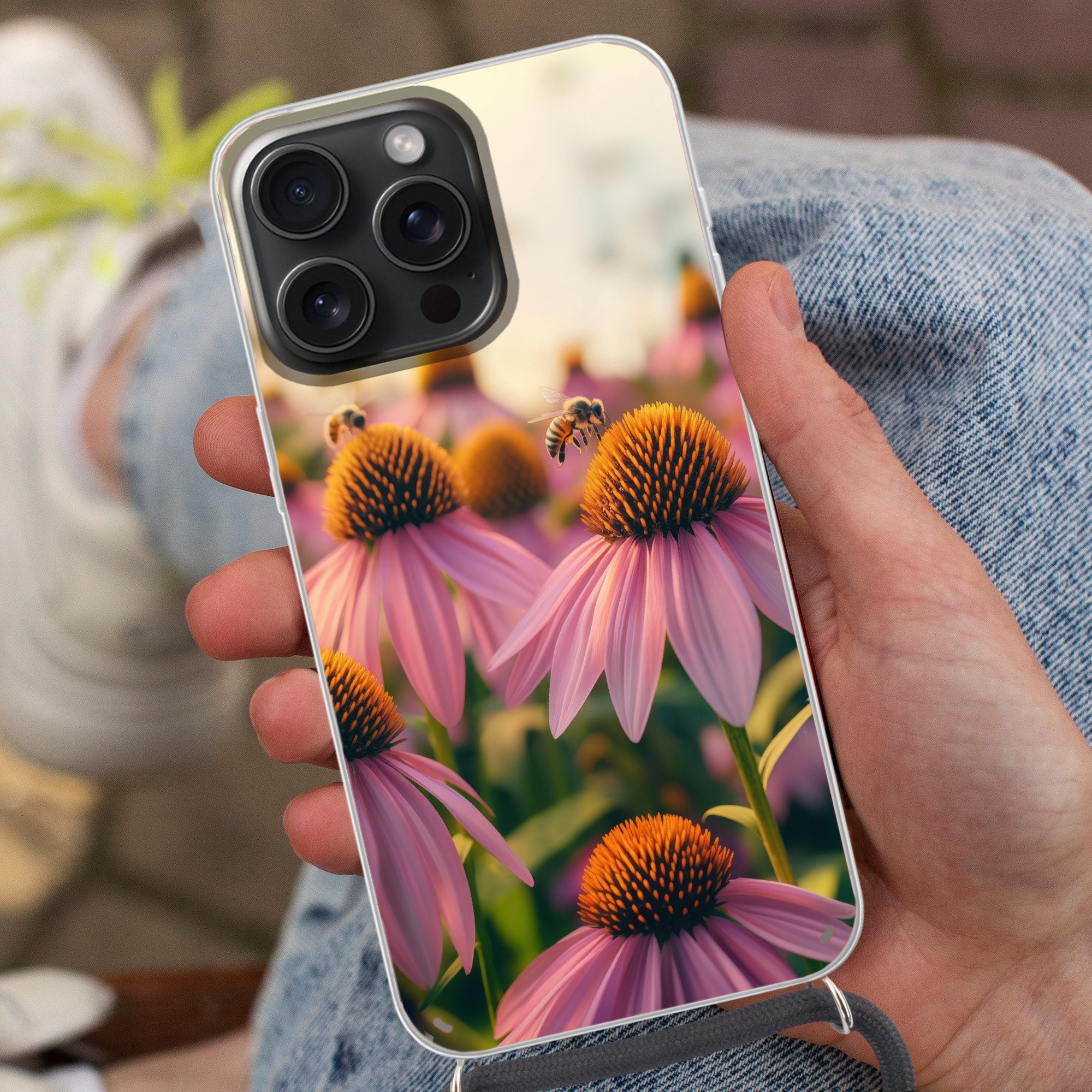 MuchoWow Handyhülle für Apple iPhone 15 Pro Max Blumen - Lila - Bienen, Tragbare Handyhüllen mit Kette zum umhängen, Handykette Handyband