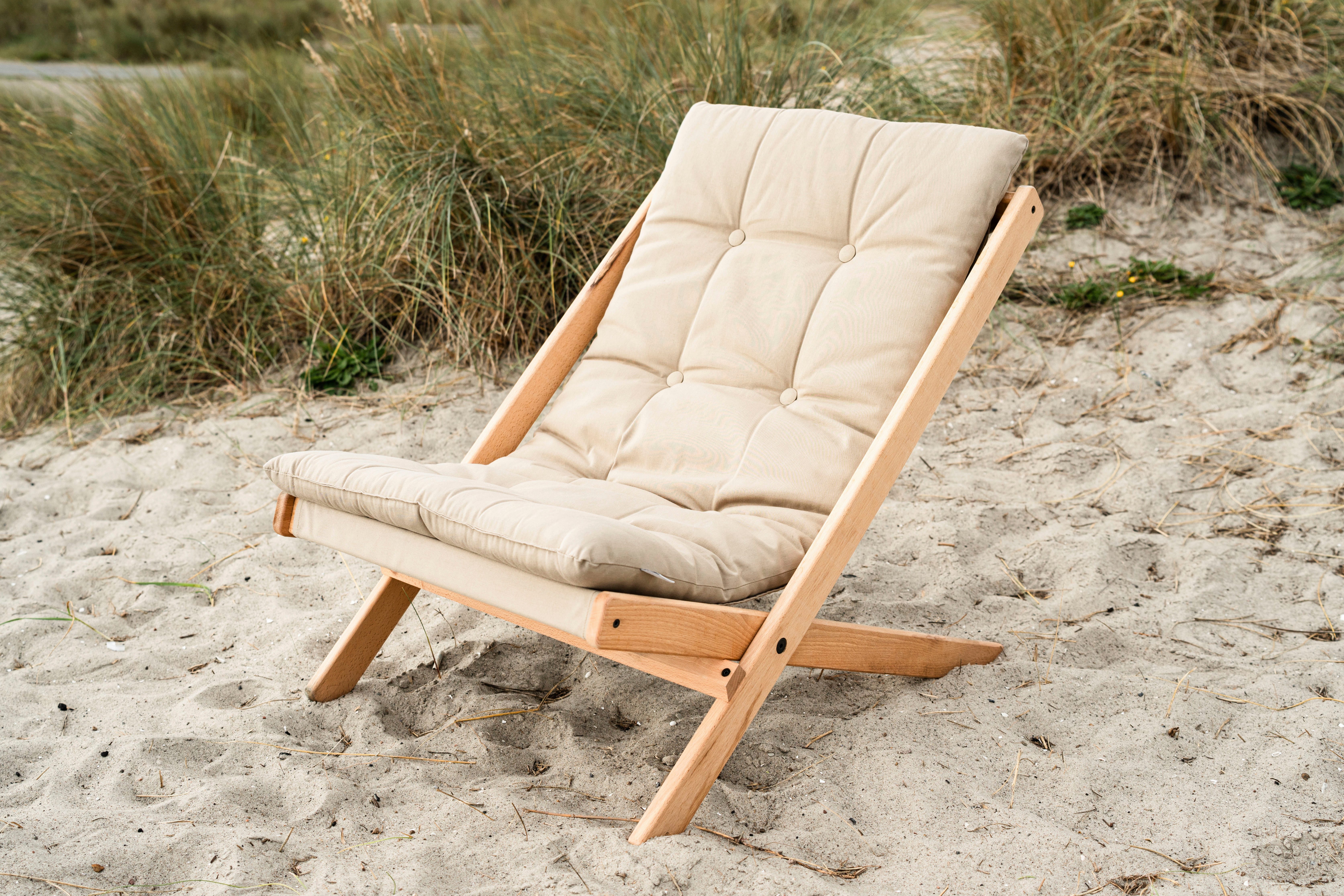 Karup Design Loungesessel BOOGIE Out™, Gartenstuhl, Outdoor, aus FSC®zertifiziertem Massivholz (1-St., (B/H/T ca: 65x75x88cm) Farbe Weiß, Grau oder Beige), inkl. Auflage, Schmutz- und Wasserabweisend, Made in Europe