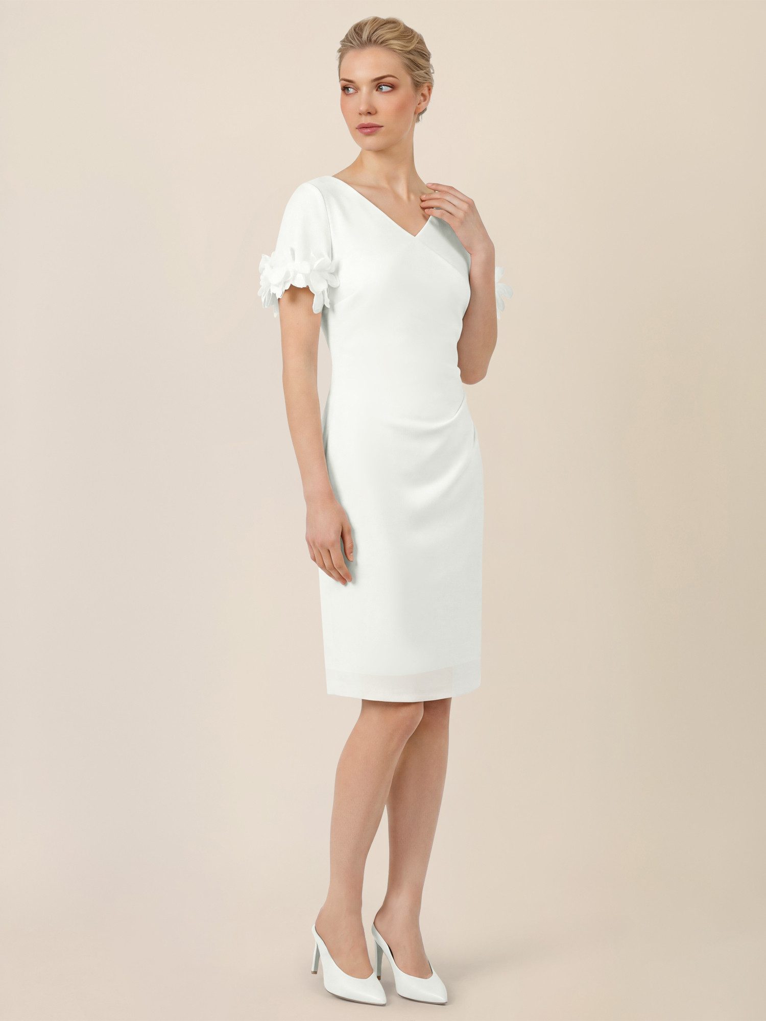 Apart Abendkleid mit floralen Ärmeldetails günstig online kaufen