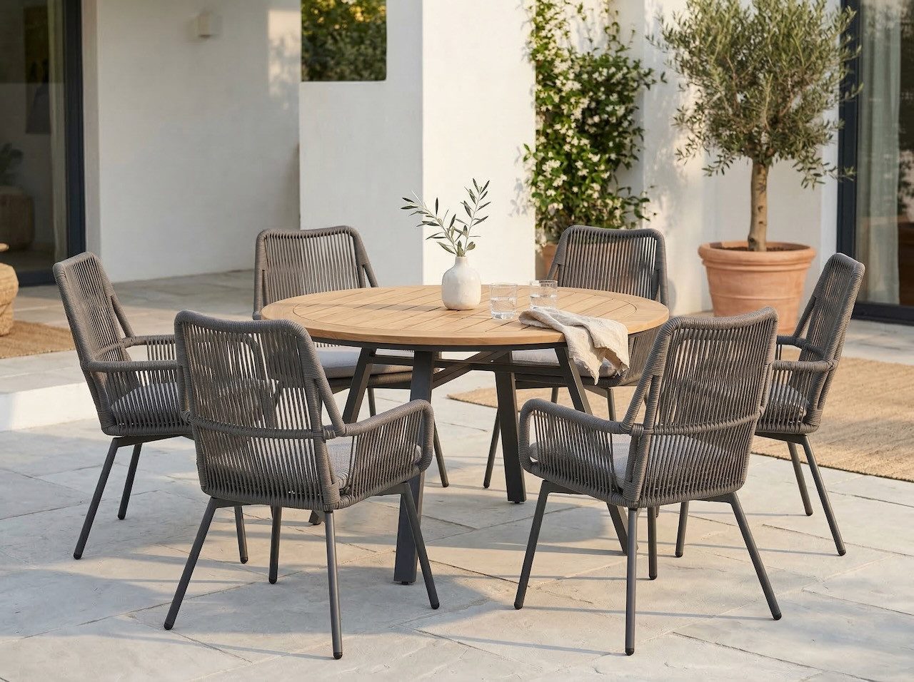 Lesli Living Garten-Essgruppe "Monza" Rund Ø120cm + 4 oder 6 Geflecht-Stühlen, Teakholz, Aluminium, (5-tlg), Sitzkissen, Geflochten, Scandi / Skandi - Boho, Gartenmöbel-Set, Rope