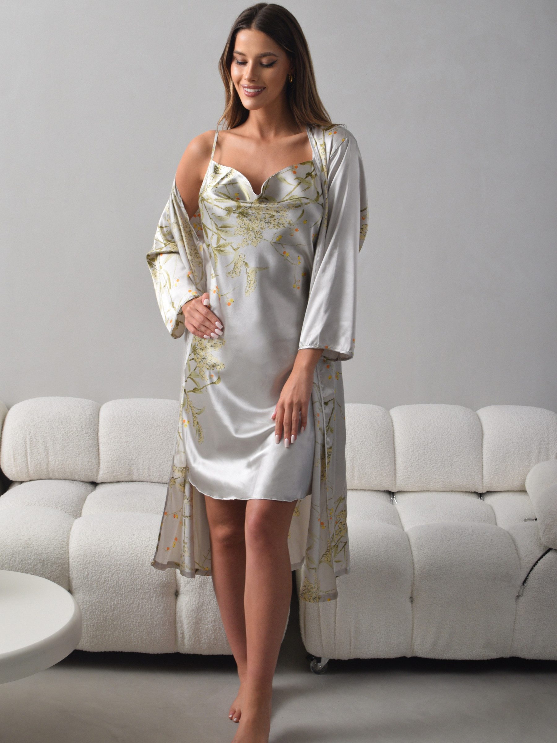 Elegant Love Morgenmantel Satin Pyjama-Set 2-tlg., Damen-Loungewear & Nachtwäsche, Robe + Unterkleid, Gürtel, Negligee mit wasserfallausschnitt – Bild 5 von 5